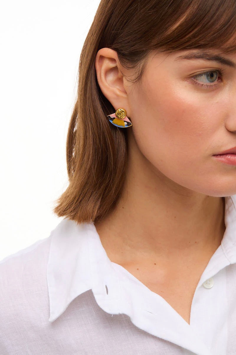 SNUG CORNER STUD EARRING
sassanova