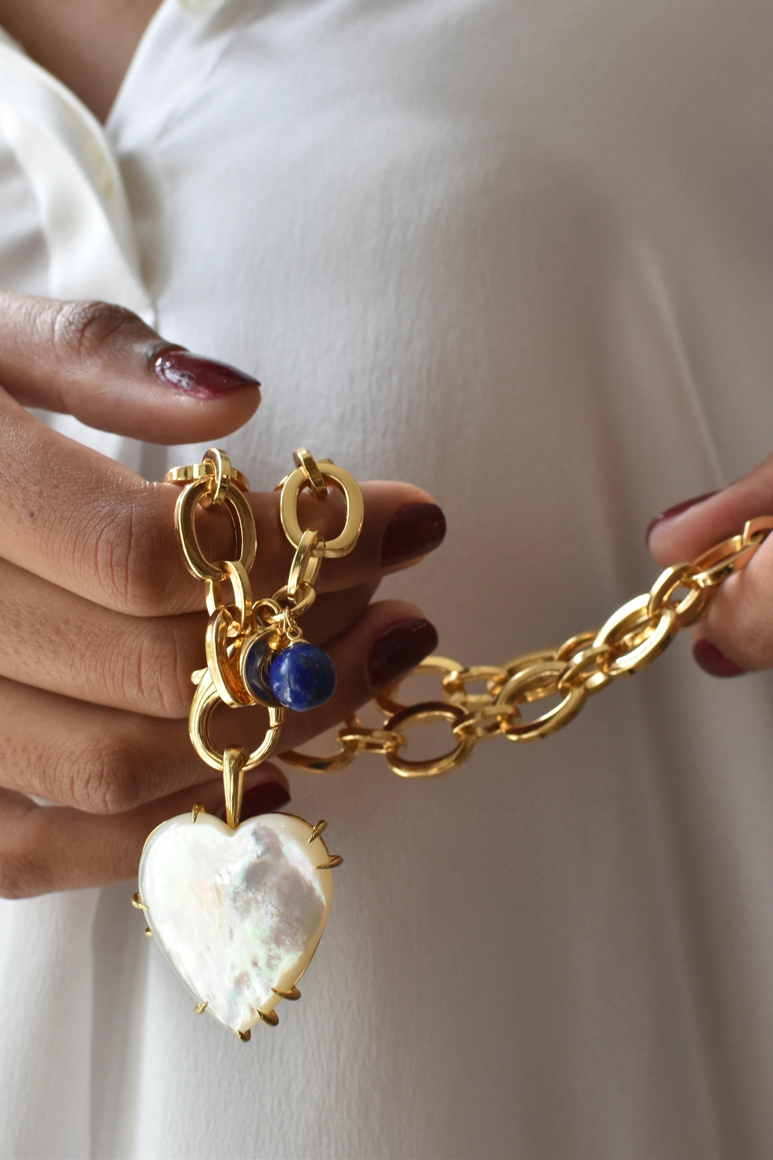 LOVE CARRY YOUR HEART MOTHER OF PEARL PENDANT- DRAWN LINK CHAIN - Necklaces - Sassanova