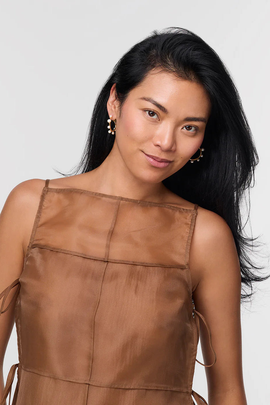 MINI ISLA PEARL HOOPS- GOLD/WHITE - Earrings - Sassanova
