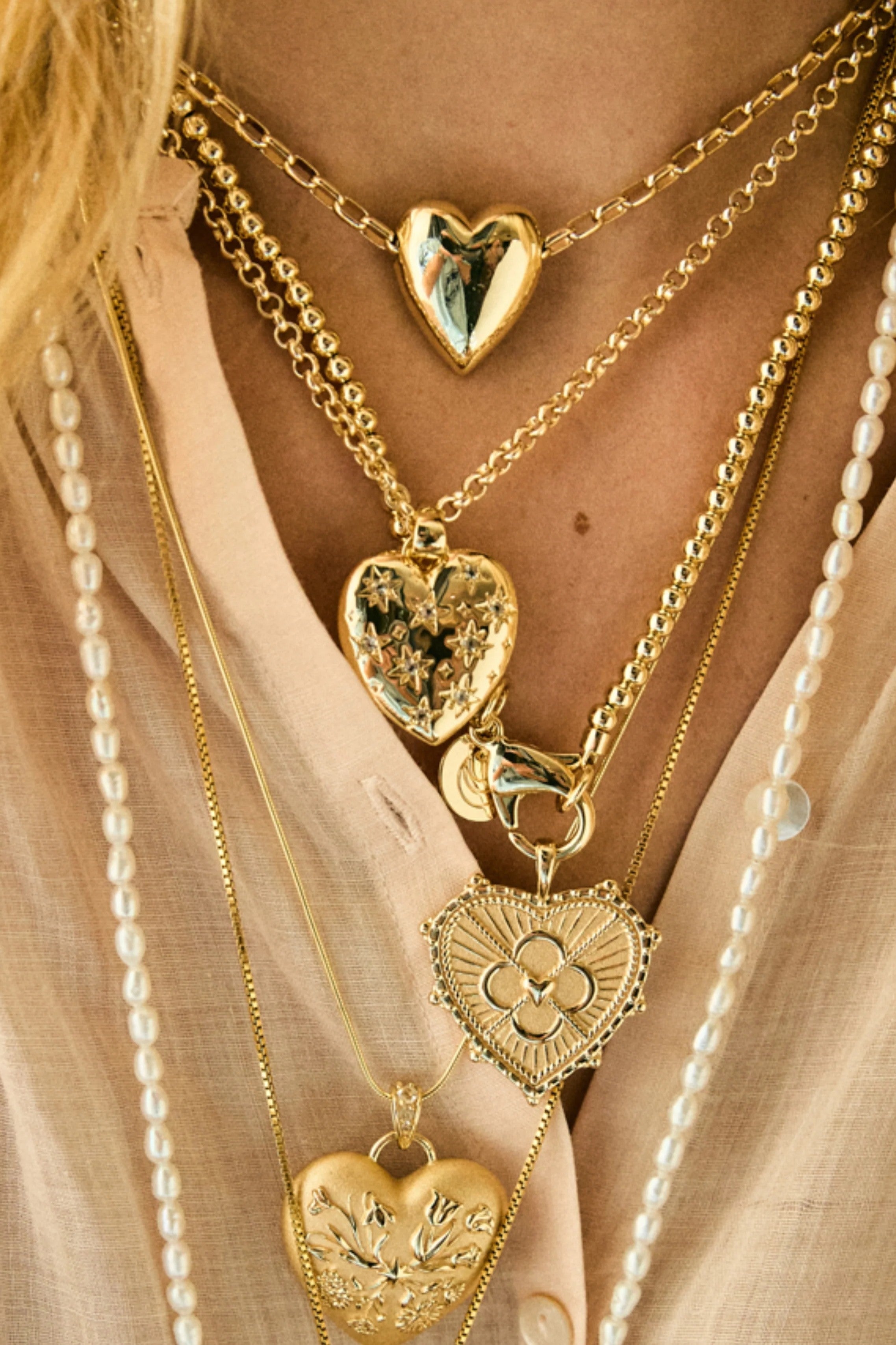 LOVE SET IN STARS PENDANT- LONG LINK BOX CHAIN - Necklaces - Sassanova