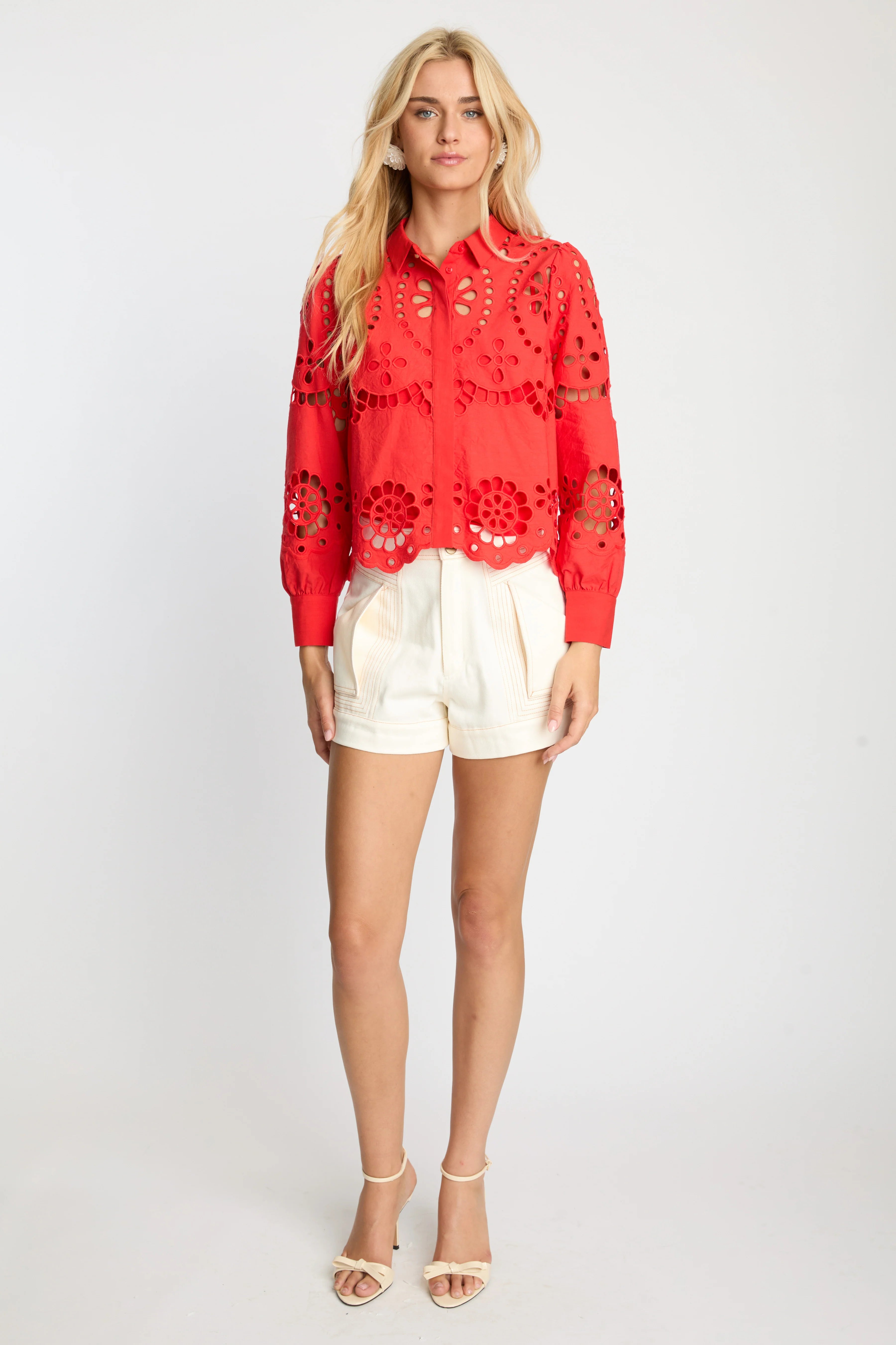EMMIE EYELET TOP - Blouses - Sassanova