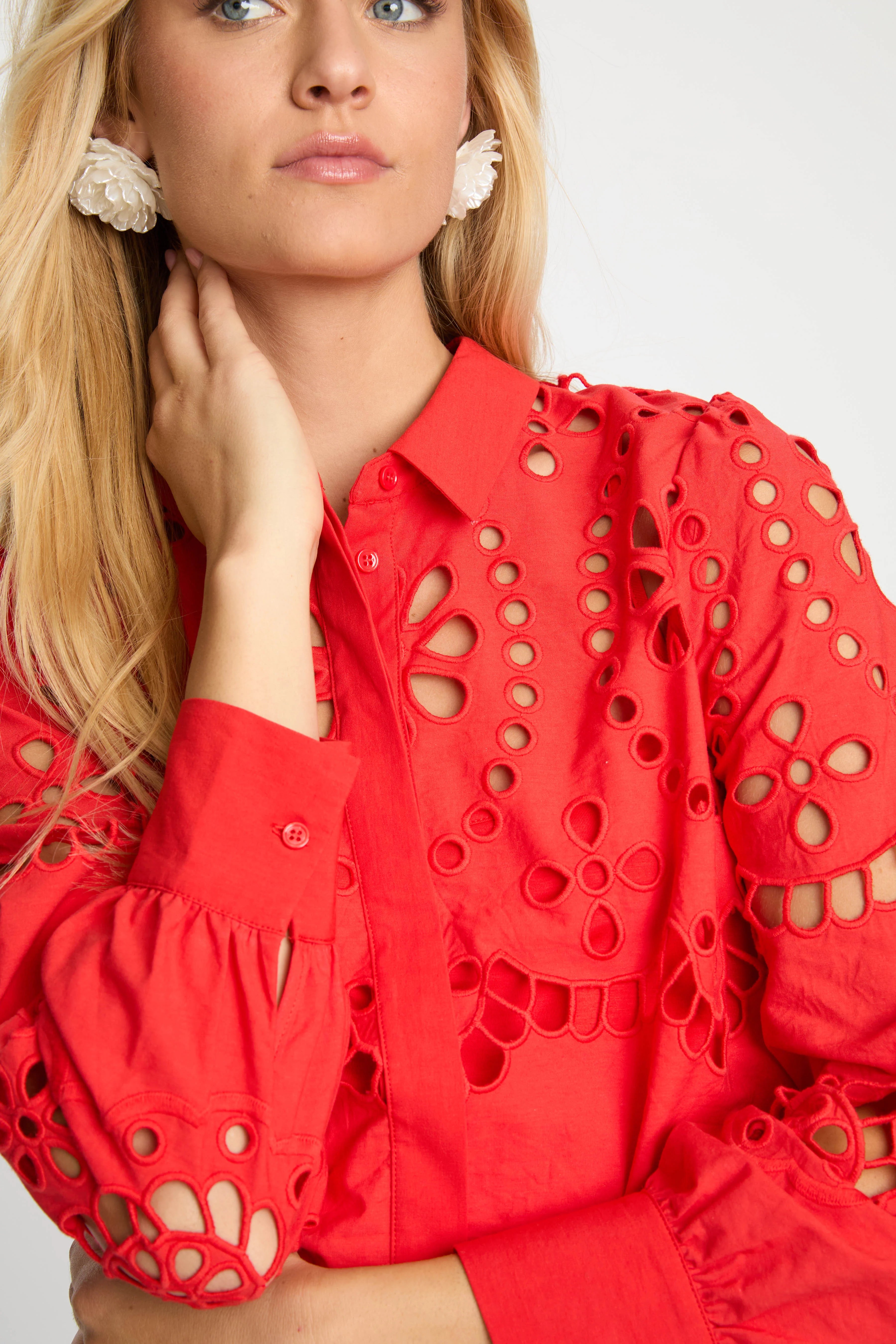 EMMIE EYELET TOP - Blouses - Sassanova