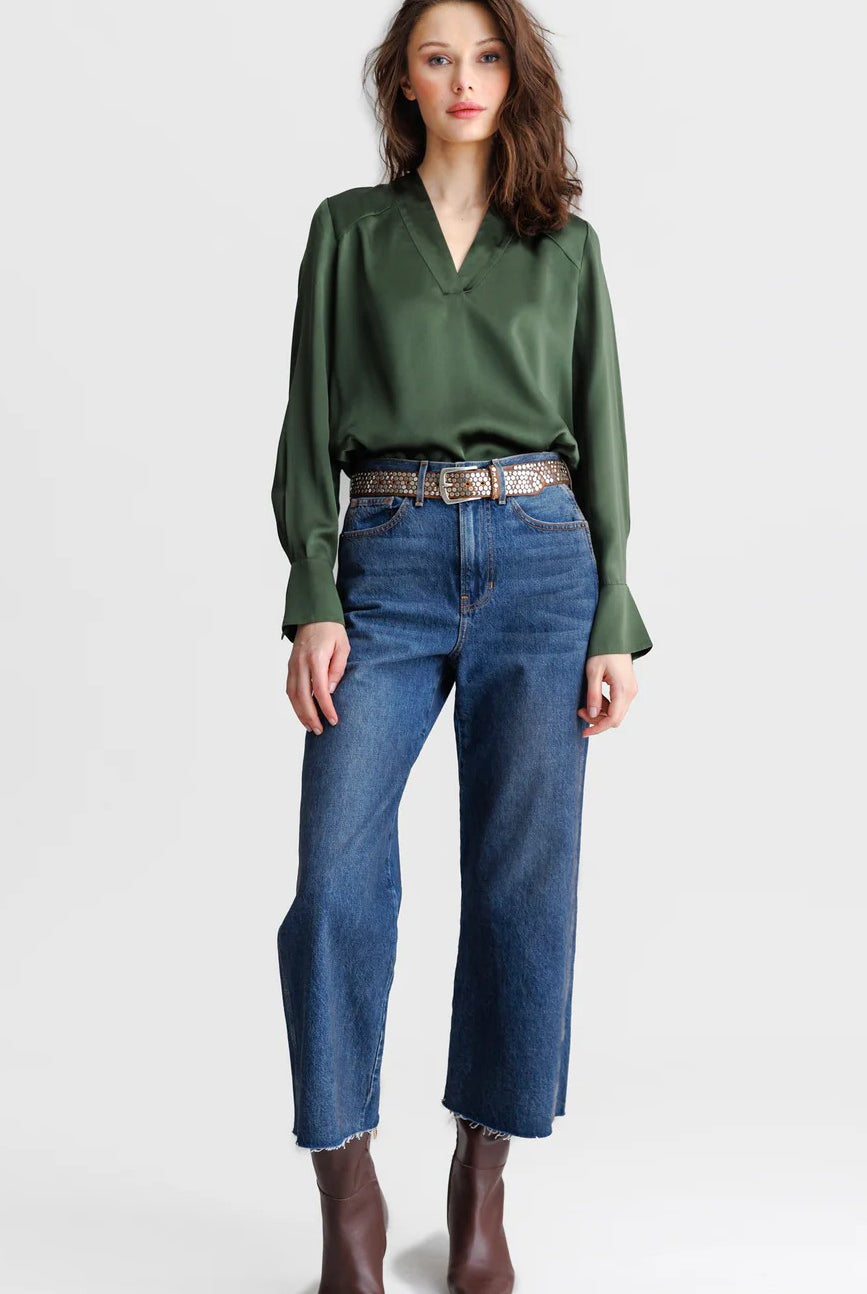 GO STREAMLINED POPOVER - Blouses - Sassanova