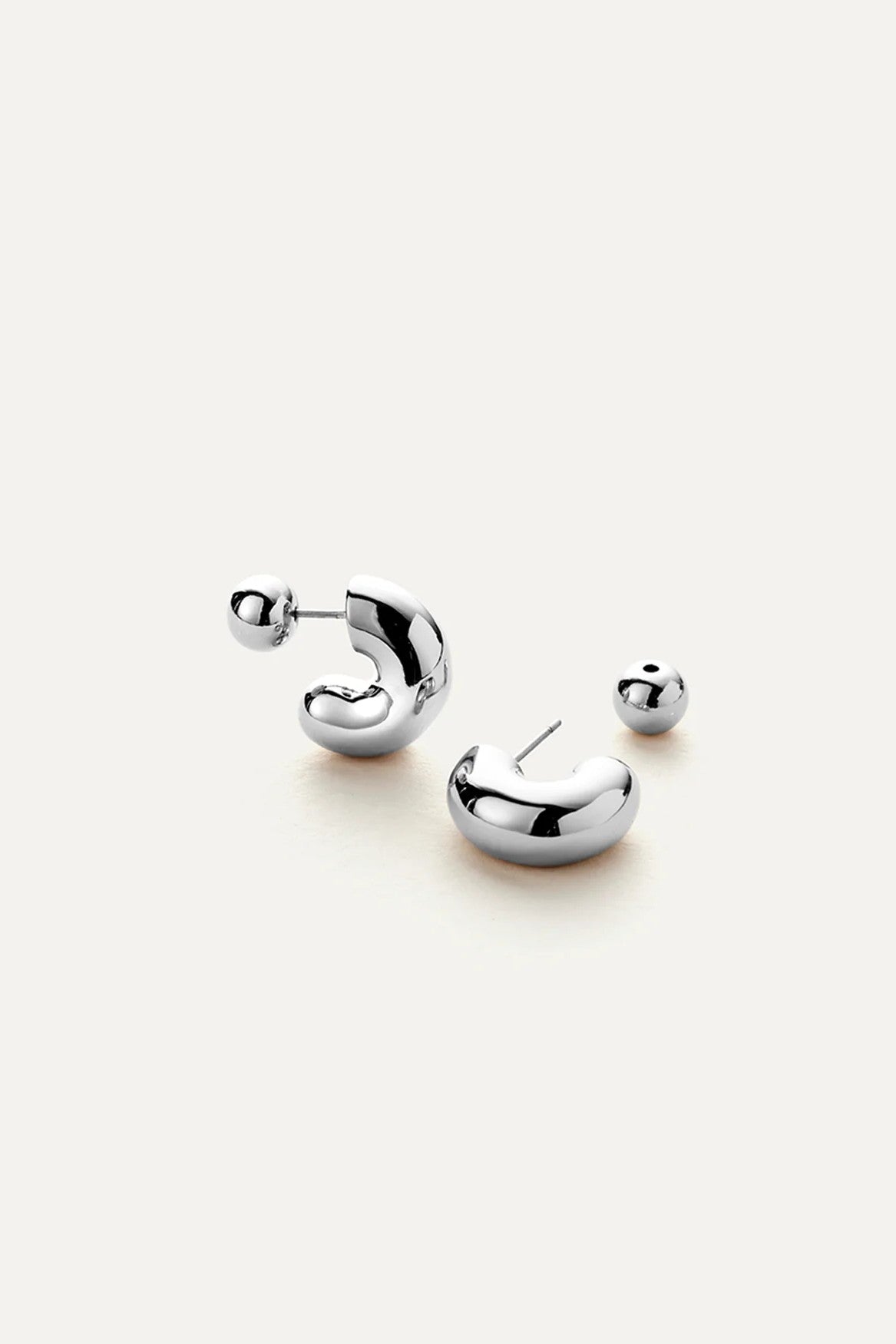 TOME HOOPS - Earrings - Sassanova