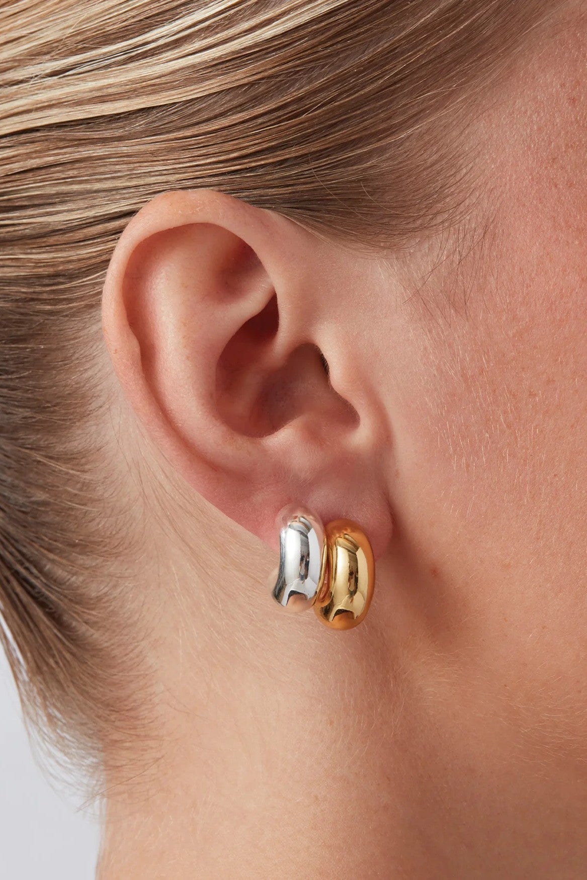TOME HOOPS - Earrings - Sassanova