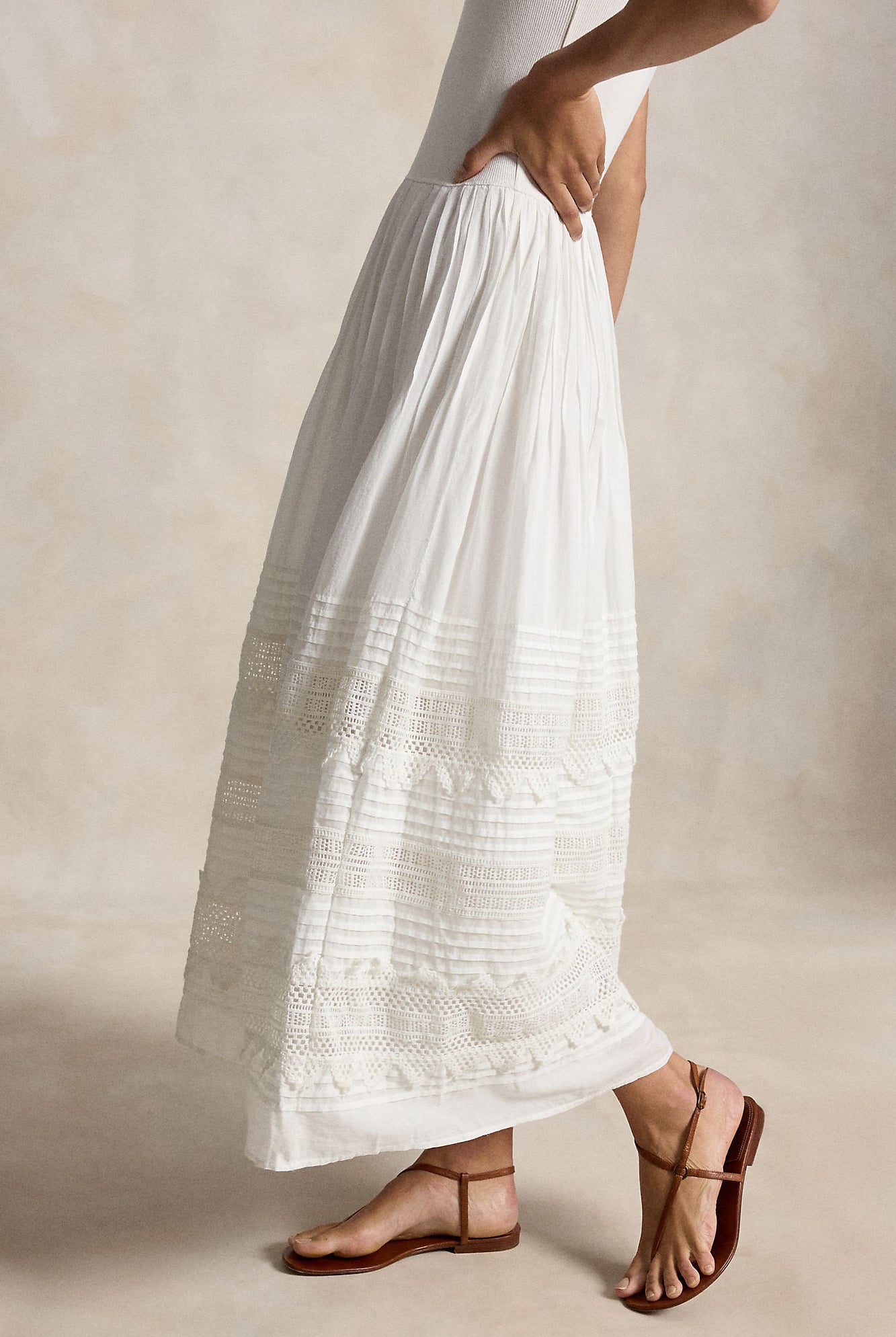 SLEEVELESS MILES DRESS - Dresses - Sassanova