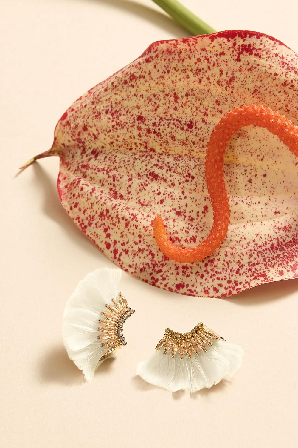 LUX MINI MADELINE FEATHER EARRING
sassanova