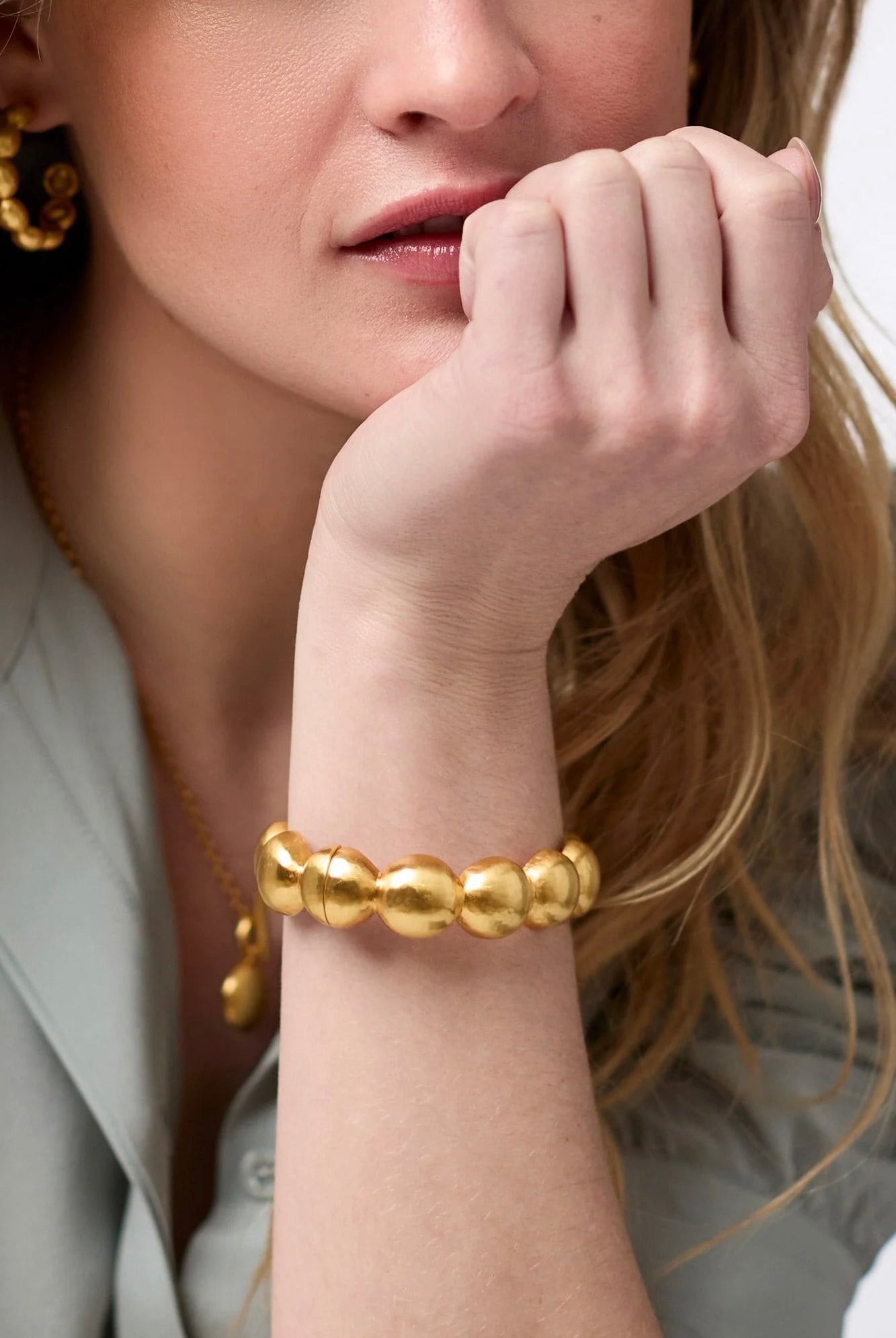 SOLARA NOVA HINGE BANGLE- GLD
sassanova