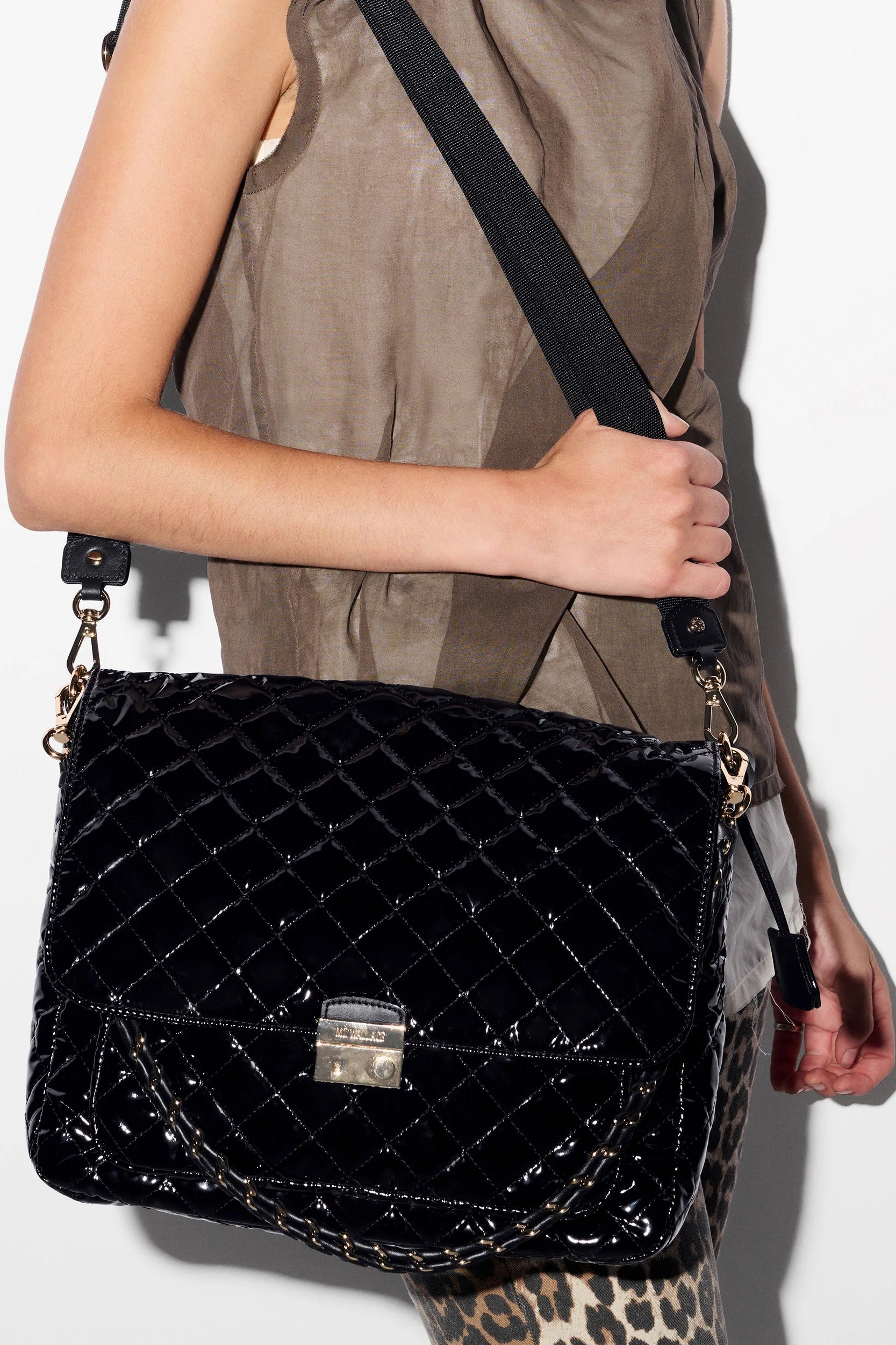 LG CROSBY LOCK CROSSBODY LACQUER - Handbags - Sassanova