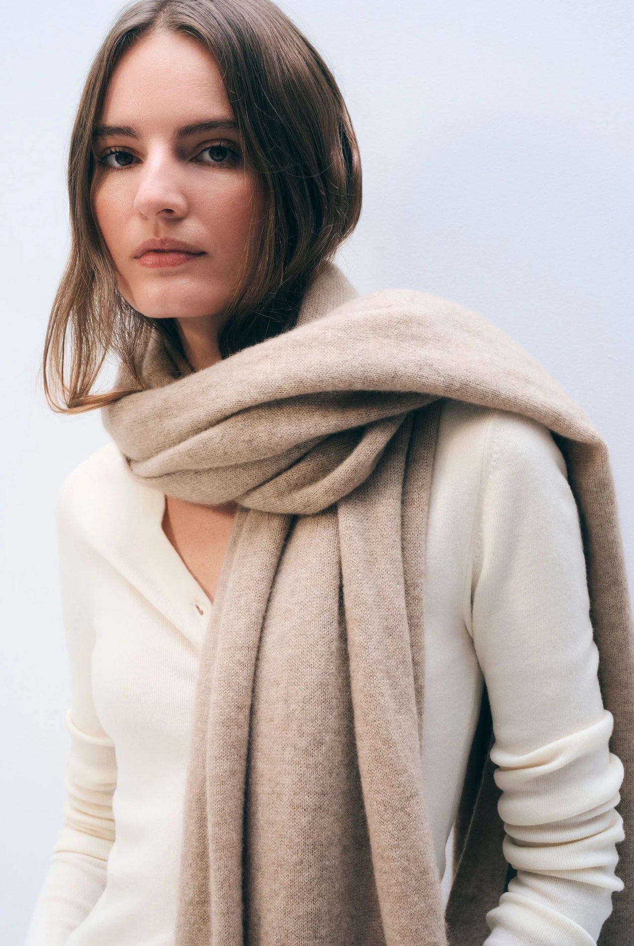CASHMERE TRAVEL WRAP in taupe heather-sassanova