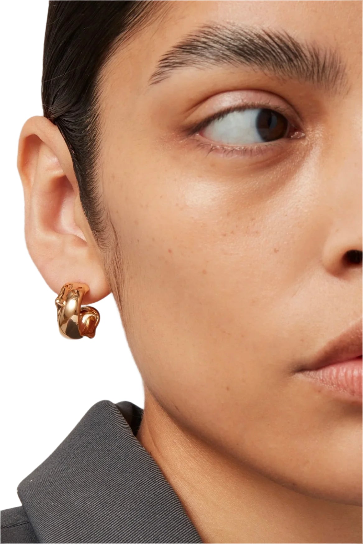 SEES HOOPS
sassanova