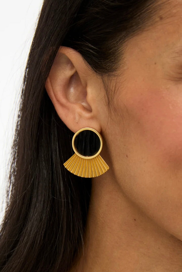CHLOE LG FAN EARRING
sassanova