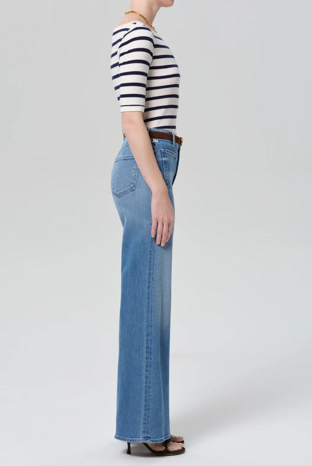 KIMBERLY PATCH POCKET FLARE JEAN - Jeans - Sassanova