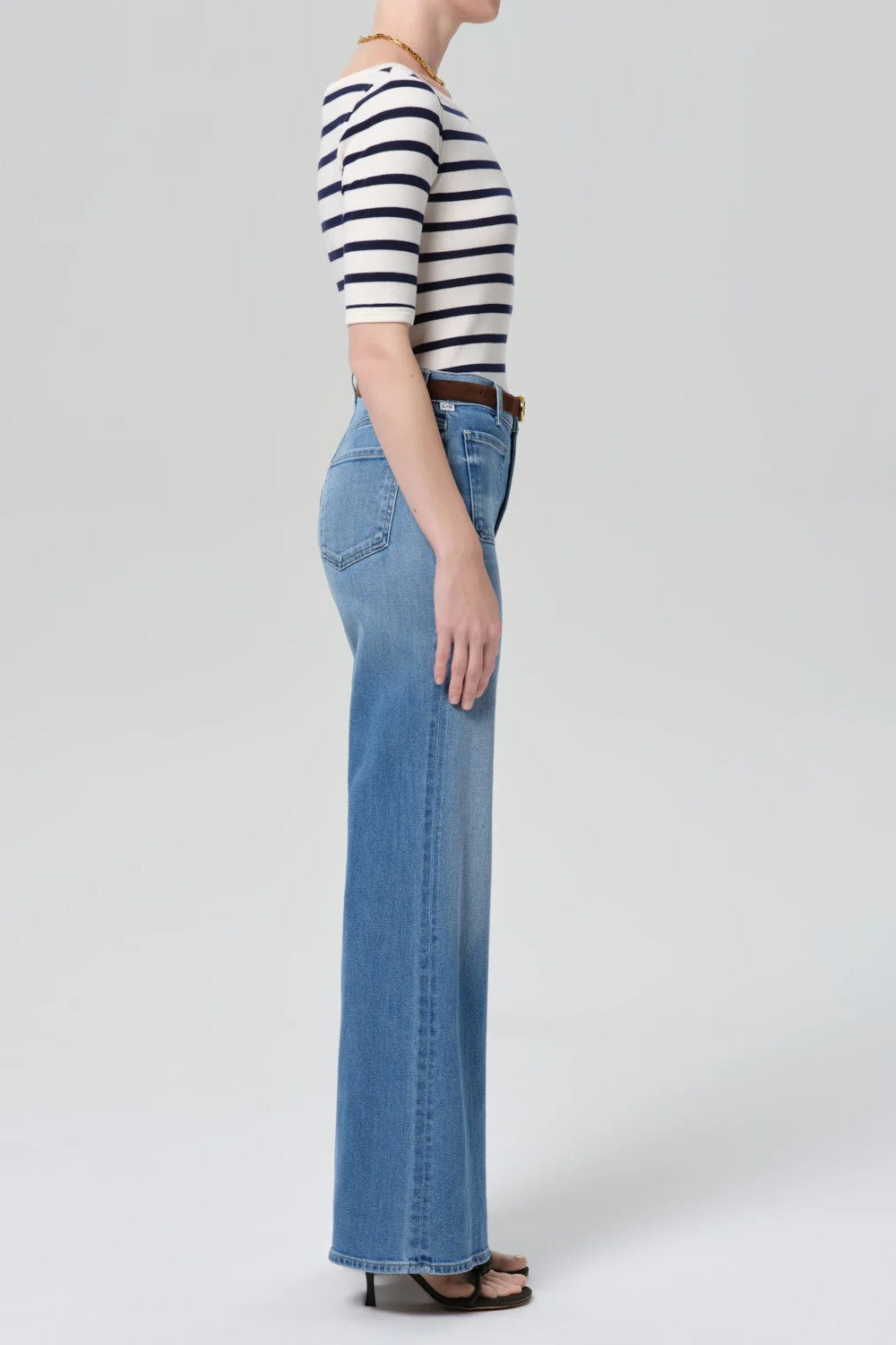 KIMBERLY PATCH POCKET FLARE JEAN - Jeans - Sassanova