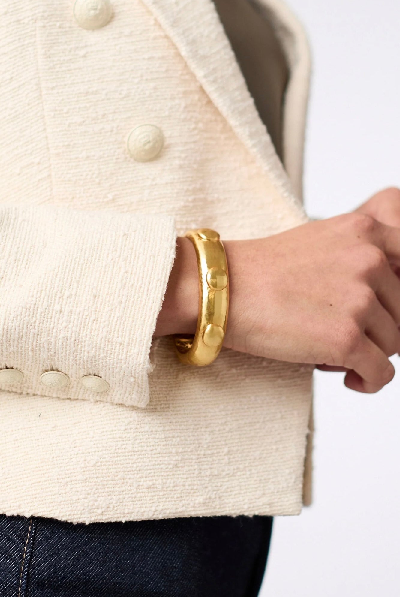 SOLARA HINGE BANGLE- GLD
sassanova