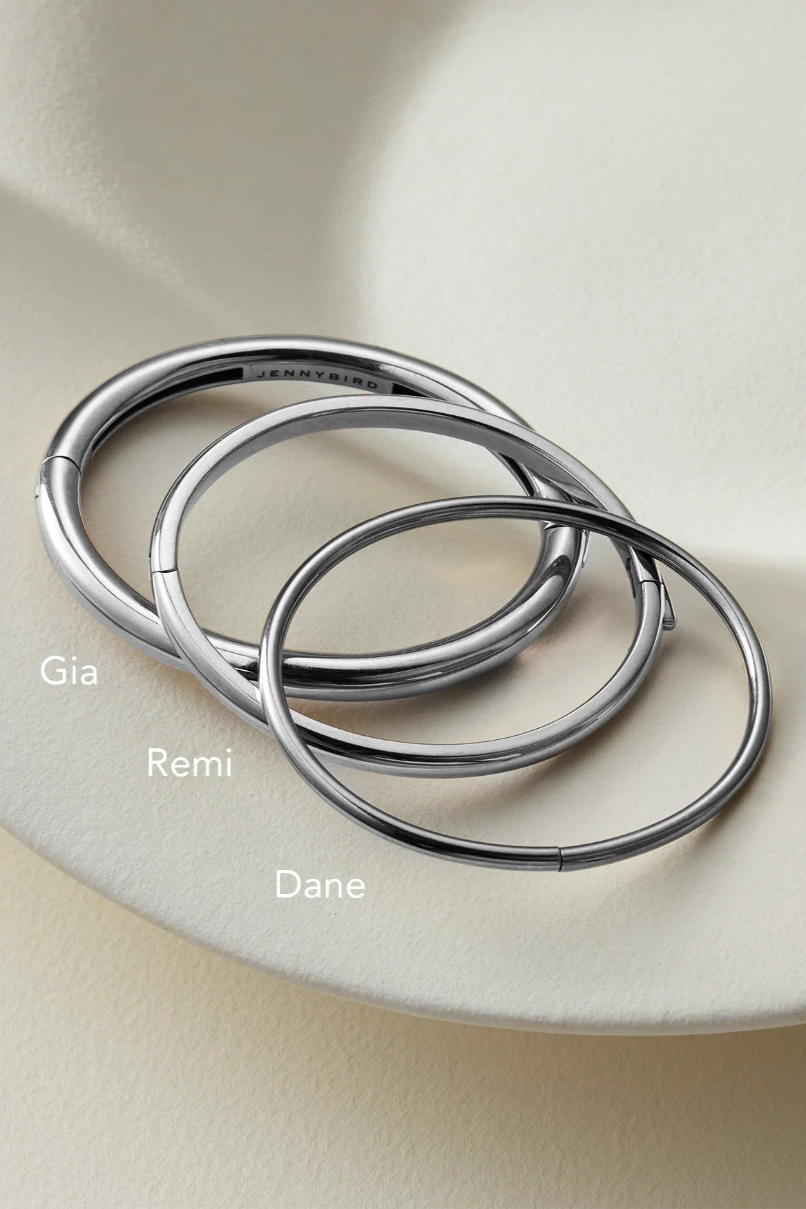 REMI BANGLE - Bracelets - Sassanova