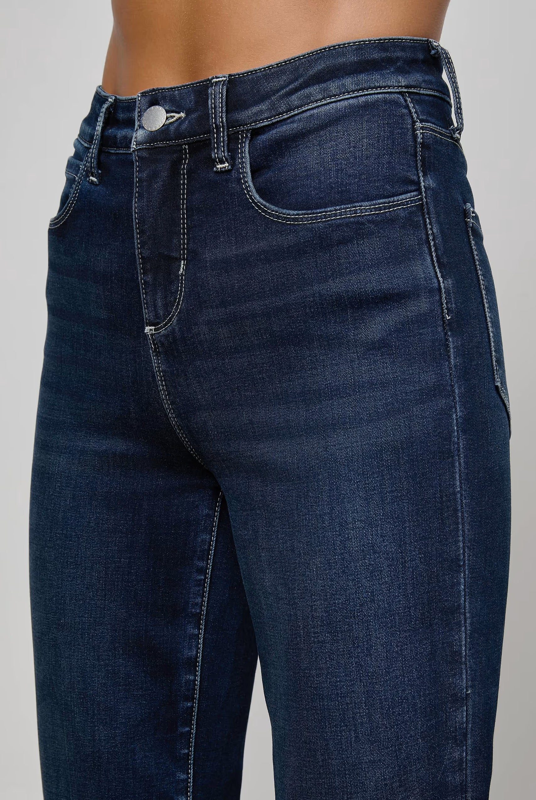 KENDRA CROP FLARE-Sassanova