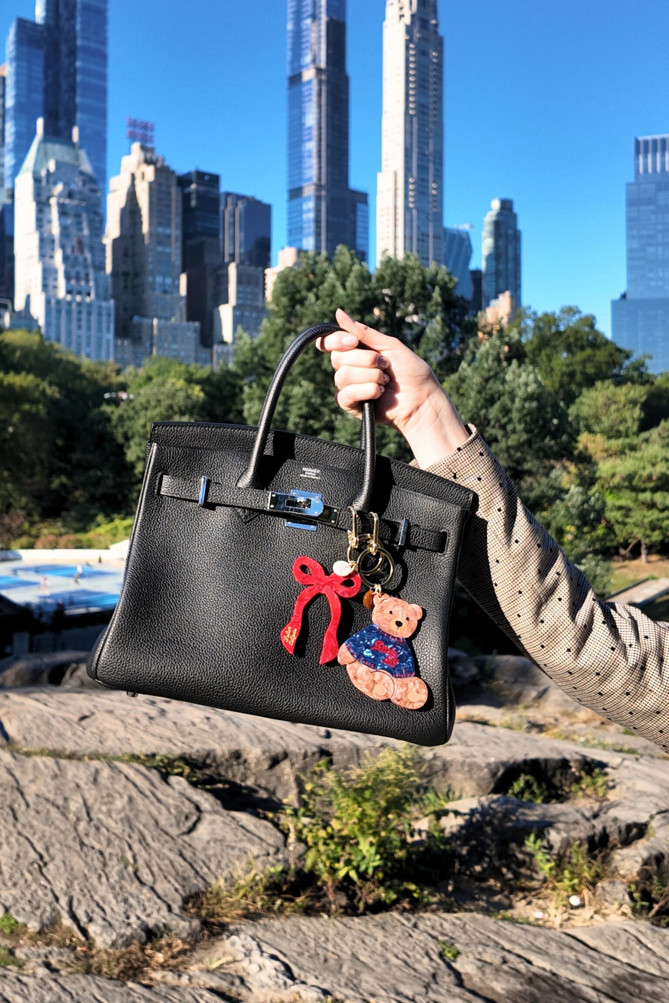 HAND PAINTED APRES SKI BEAR BAG CHARM & KEYCHAIN - Keychains - Sassanova