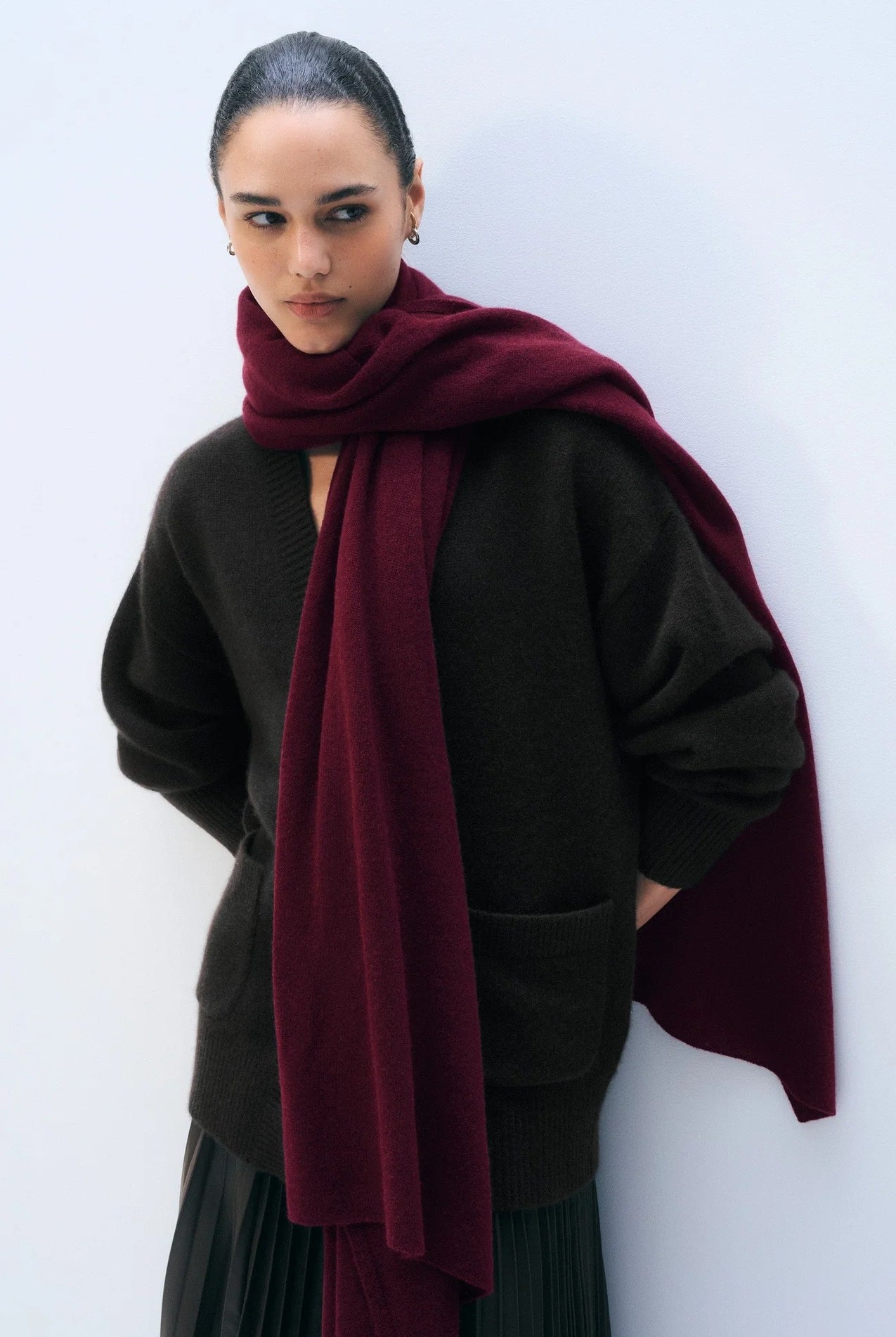 CASHMERE TRAVEL WRAP in sangria-sassanova