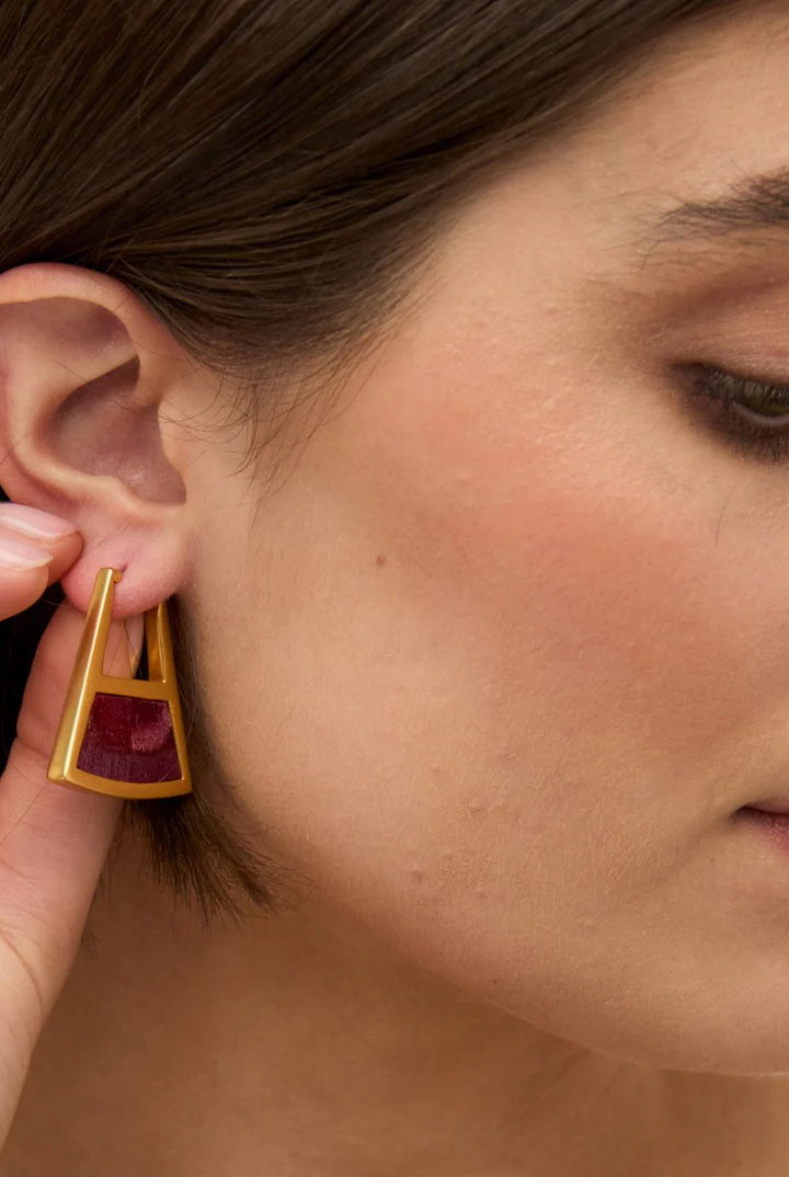 SCARLETT TRIANGLE HOOP EARRING - Sassanova