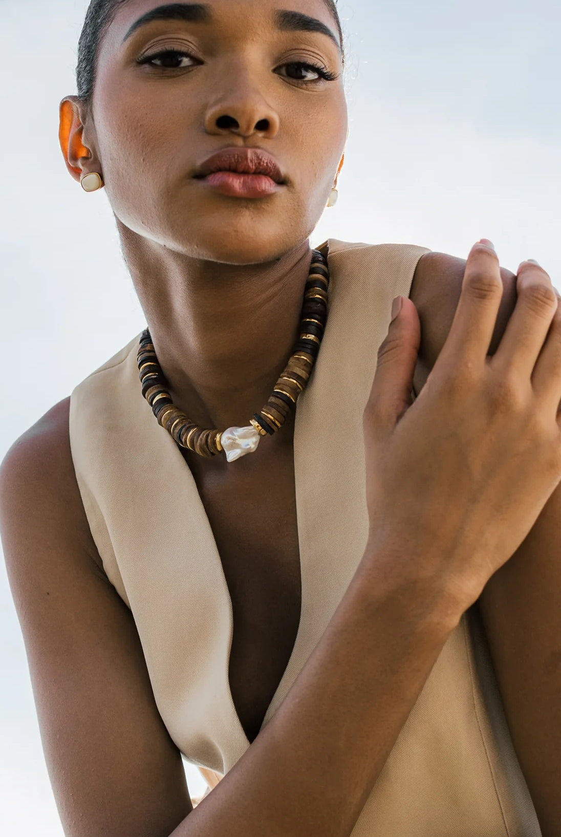 BAY STUDS-MOTHER-OF-PEARL - Earrings - Sassanova