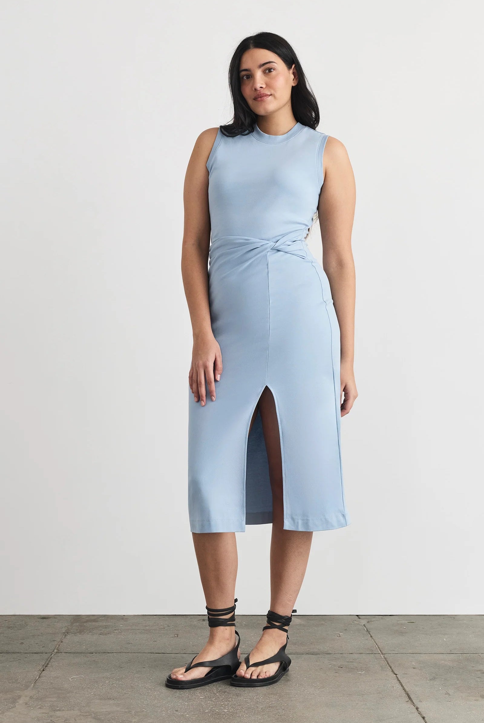 SLEEVELESS CODY DRESS - Dresses - Sassanova