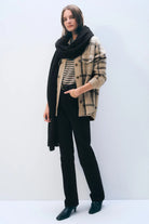 CASHMERE TRAVEL WRAP in black-sassanova