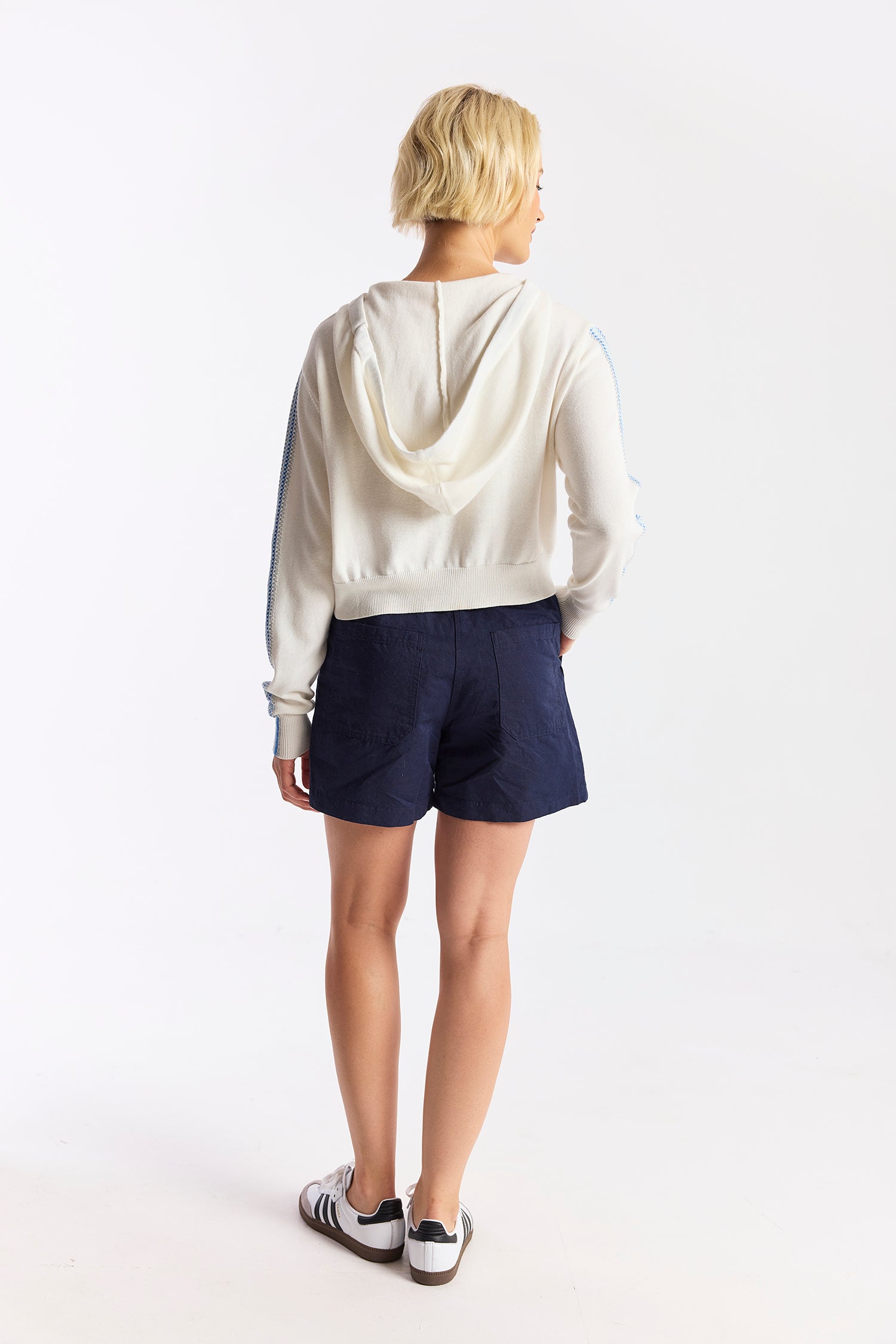 GEO SLEEVE CROPPED HOODIE - Sweaters - Sassanova