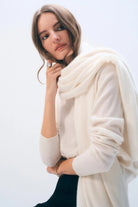 CASHMERE TRAVEL WRAP in soft white-sassanova
