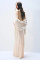 CASHMERE TRAVEL WRAP in soft white-sassanova