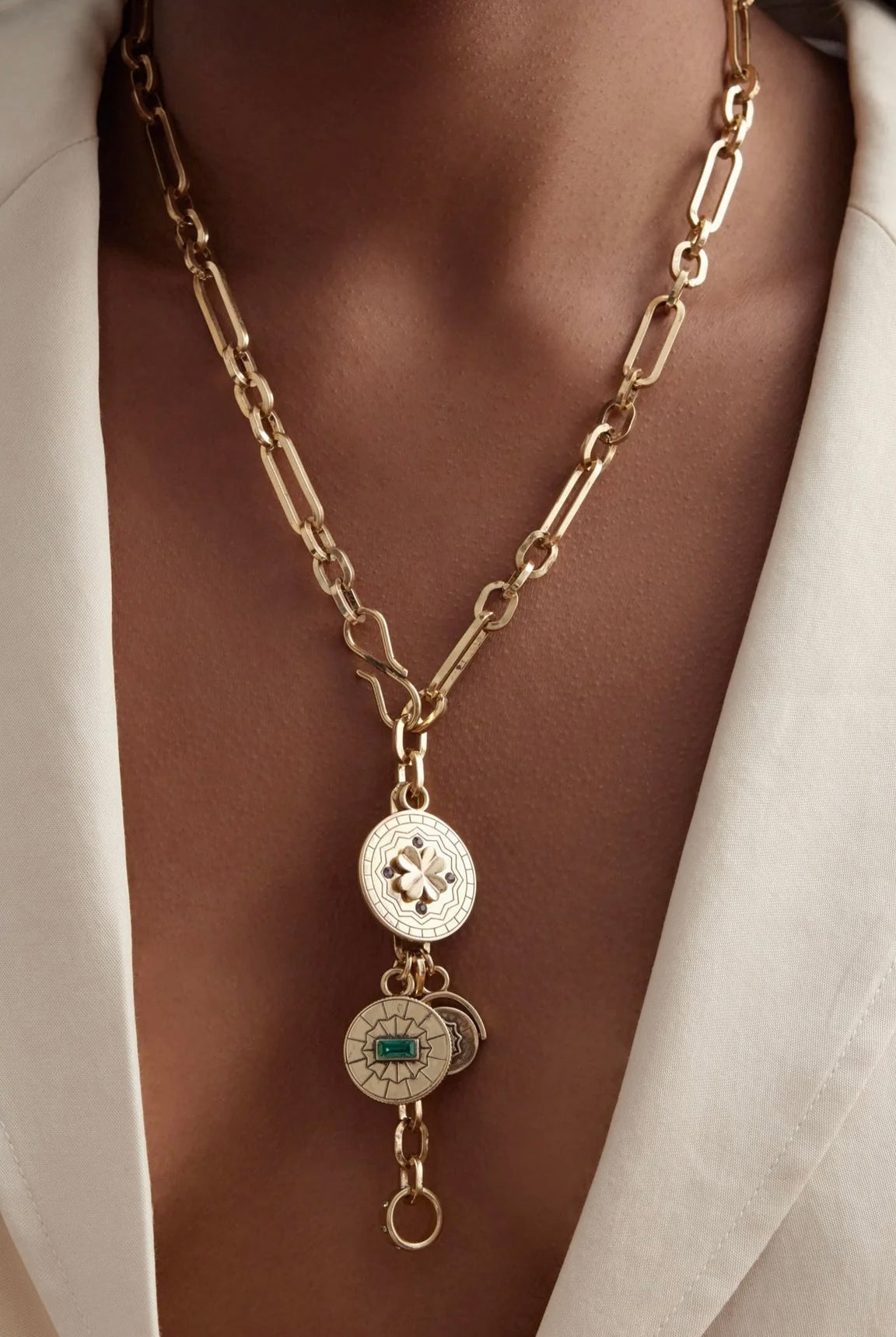 CHRYSTIE CHARM NECKLACE- GLD
sassanova