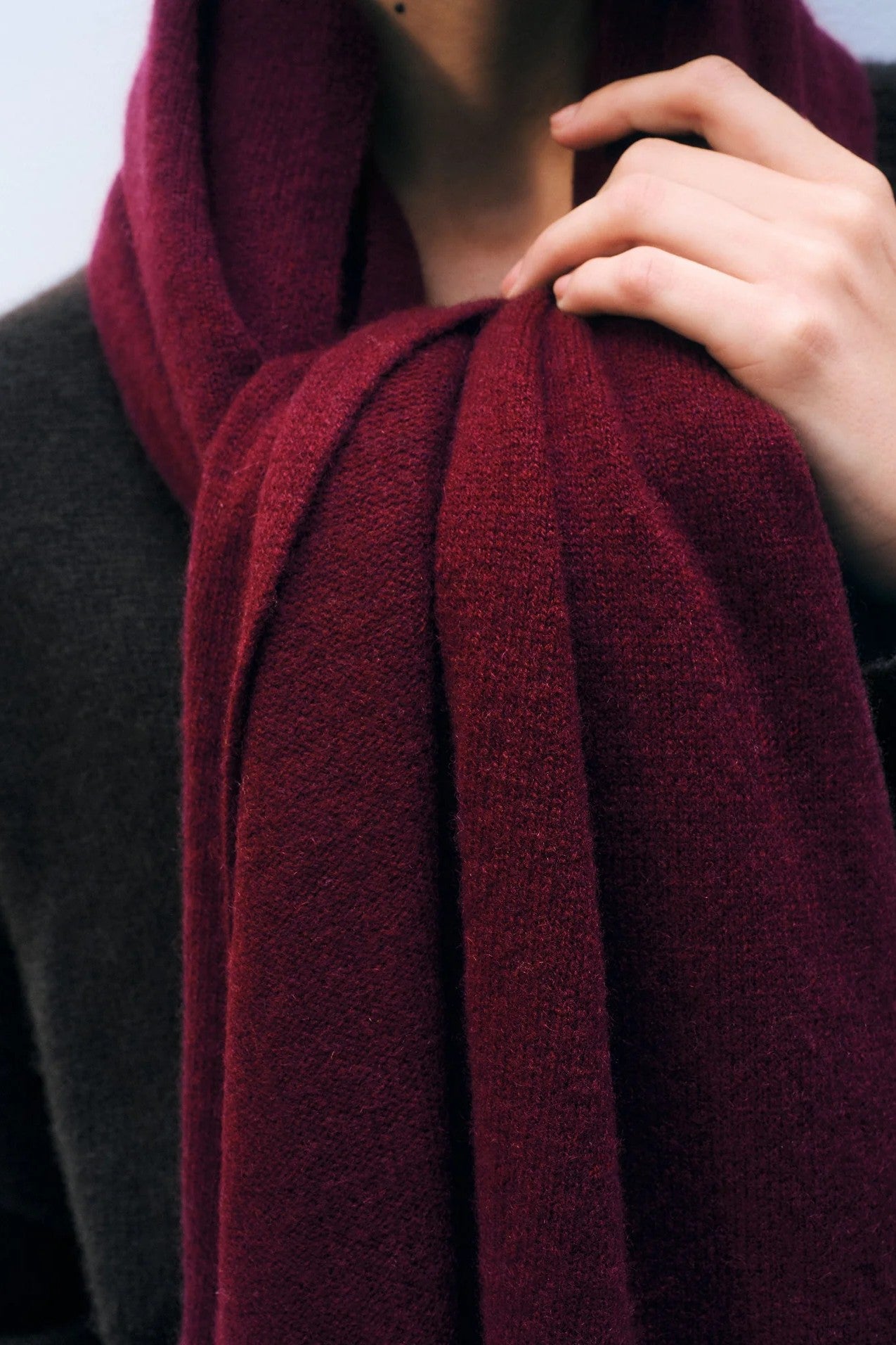 CASHMERE TRAVEL WRAP in sangria-sassanova
