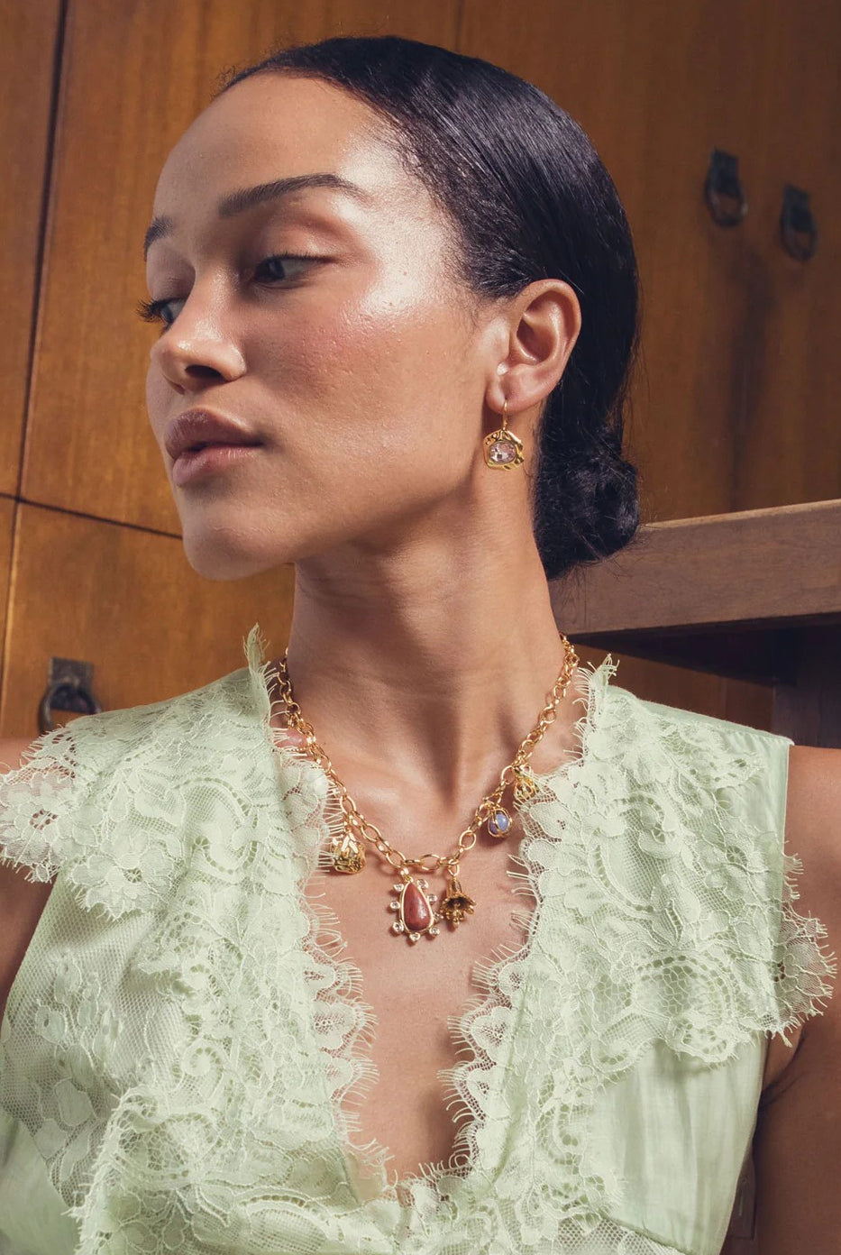 ARLET CHARM NECKLACE- GLD MULTI - Sassanova