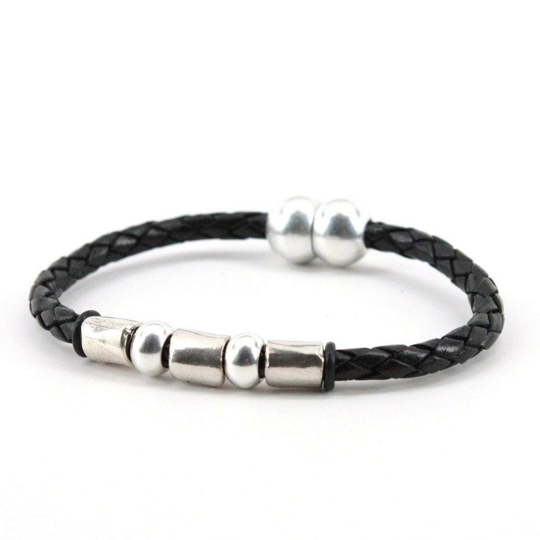 BLACK ANDIAMO W/STERLING PLATE BEADS & CLOSURE