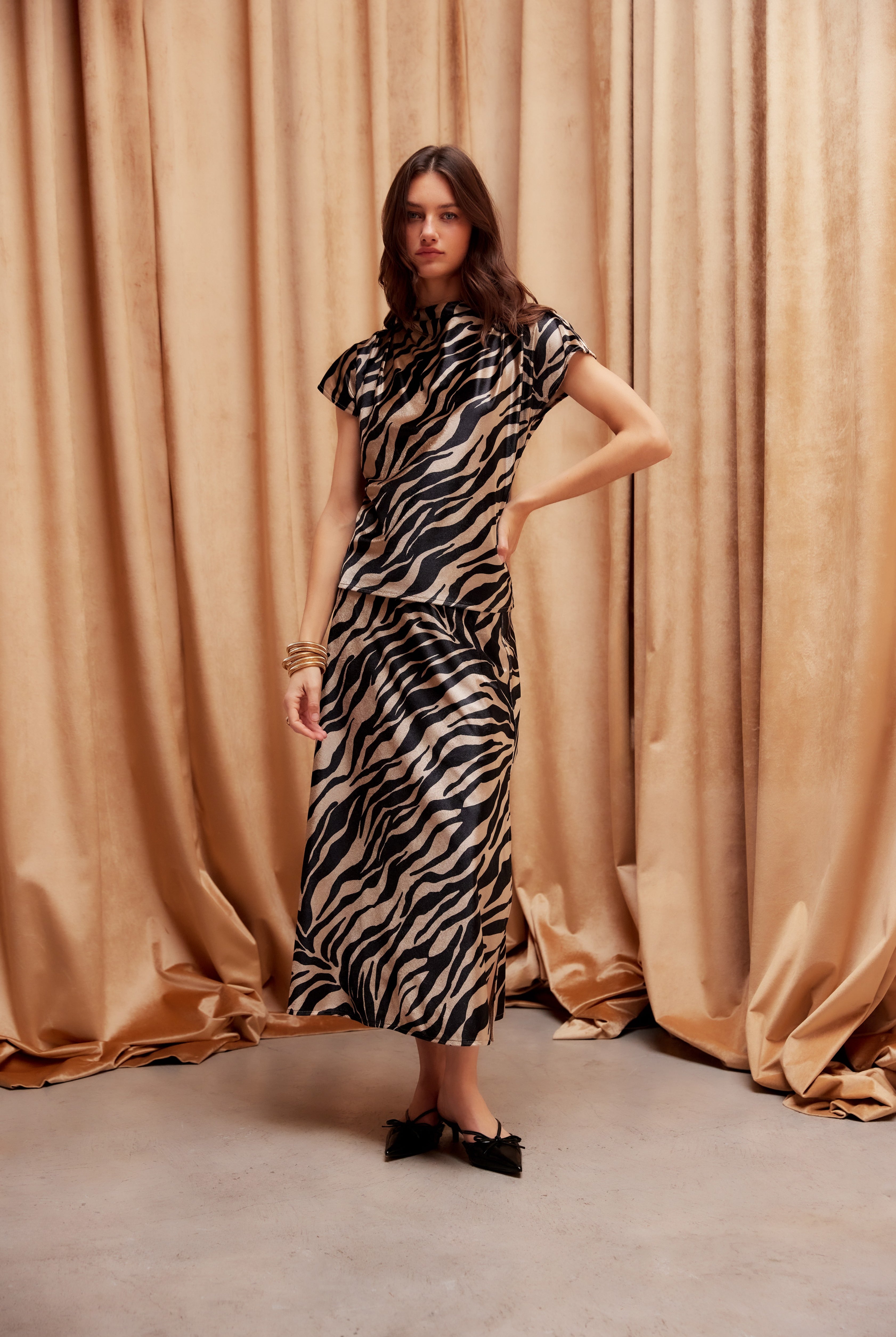 EVY VELVET SIDE SLIT BIAS SKIRT - Skirts - Sassanova