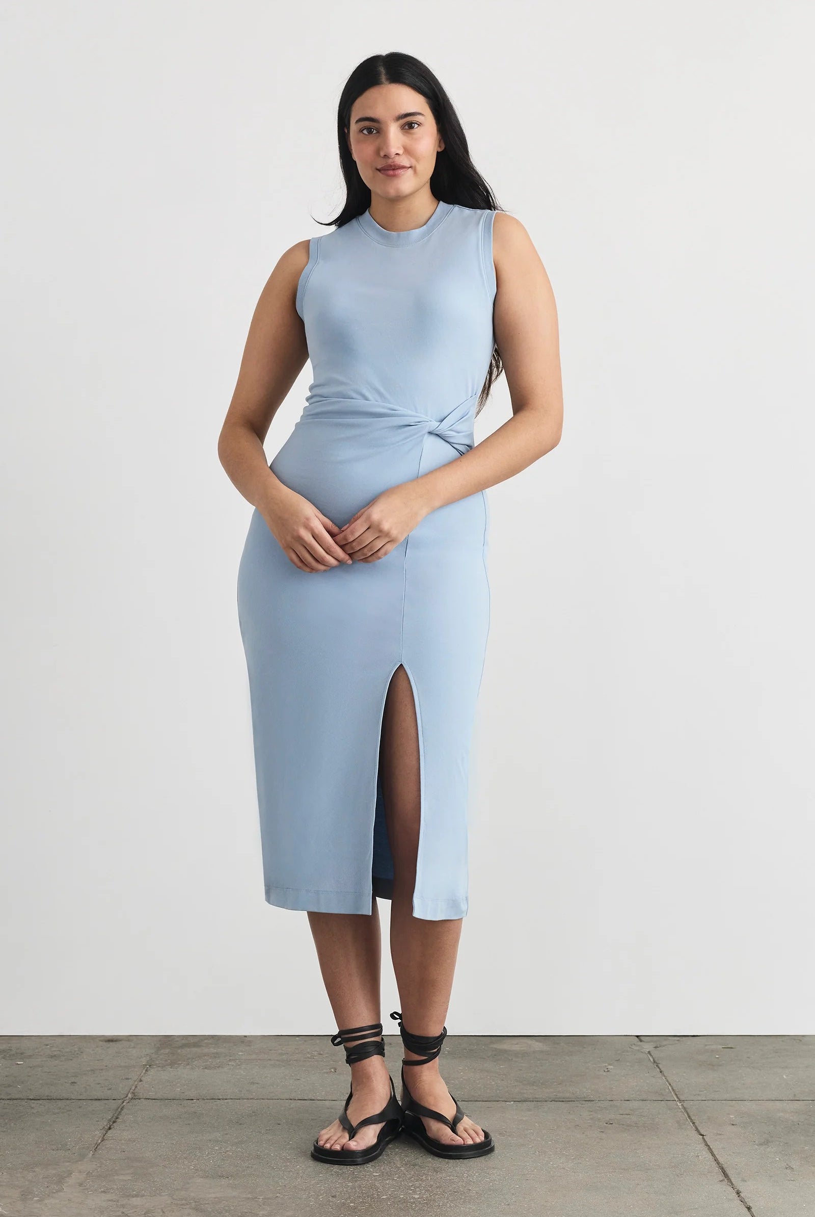 SLEEVELESS CODY DRESS - Dresses - Sassanova