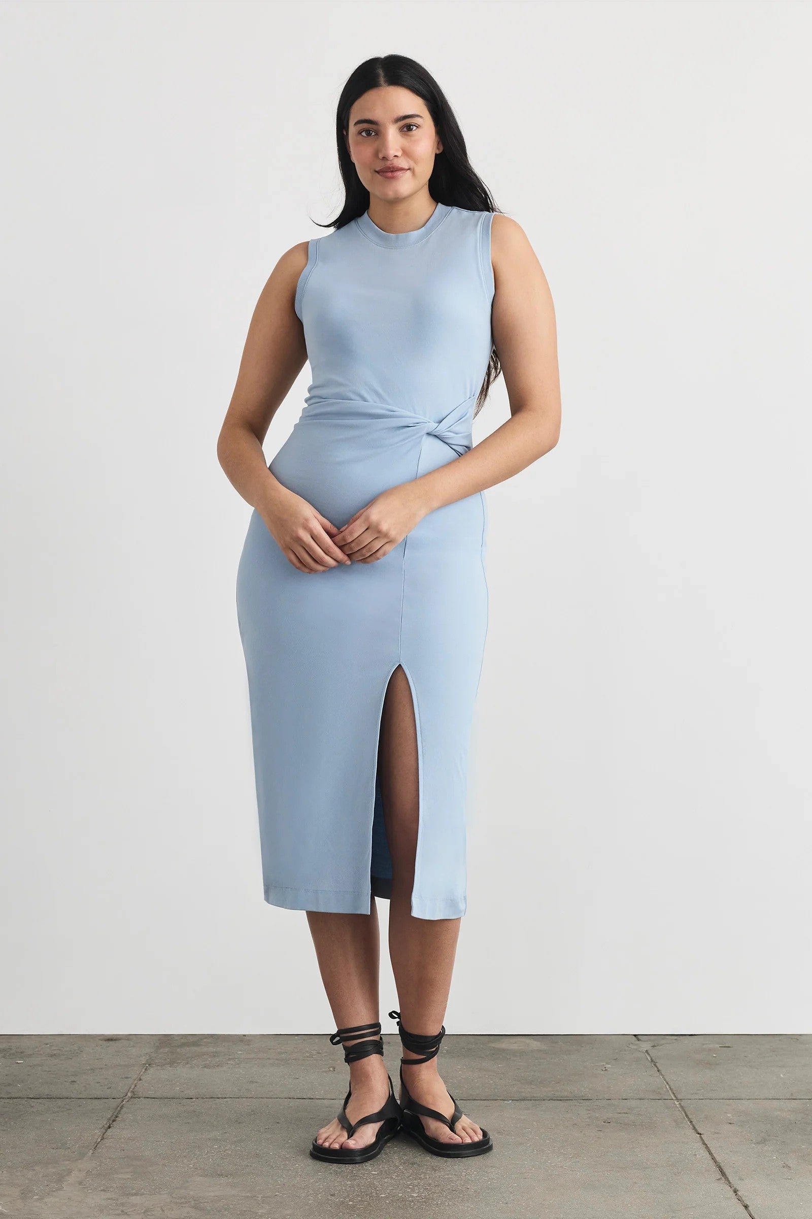 SLEEVELESS CODY DRESS - Dresses - Sassanova