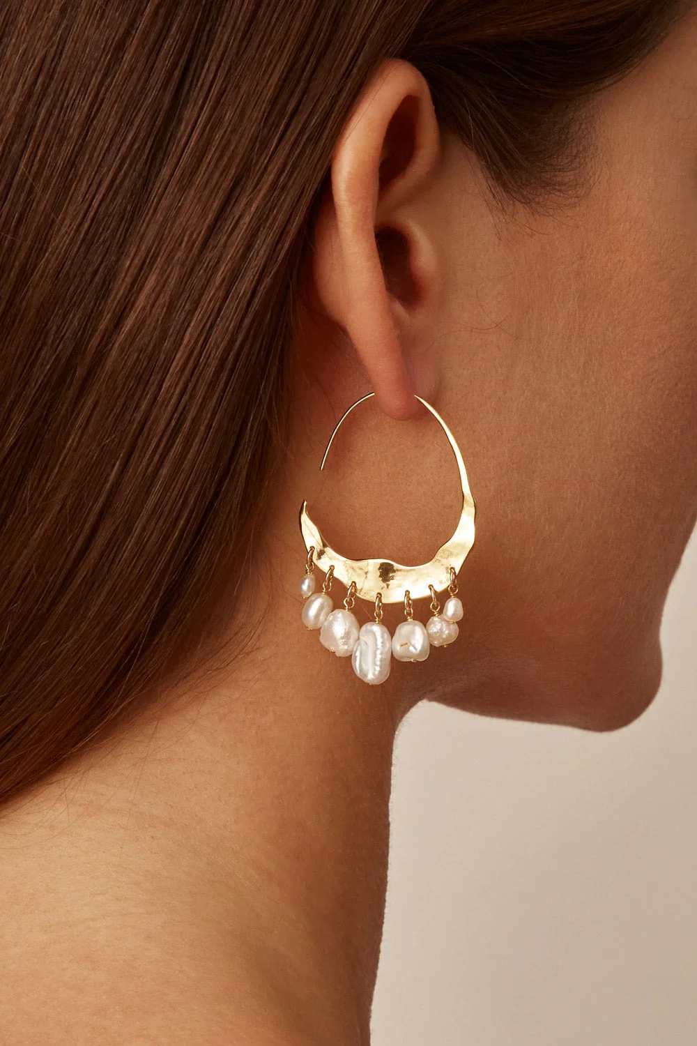 CRESCENT HOOPS W/PEARLS (EG-5358)
sassanova