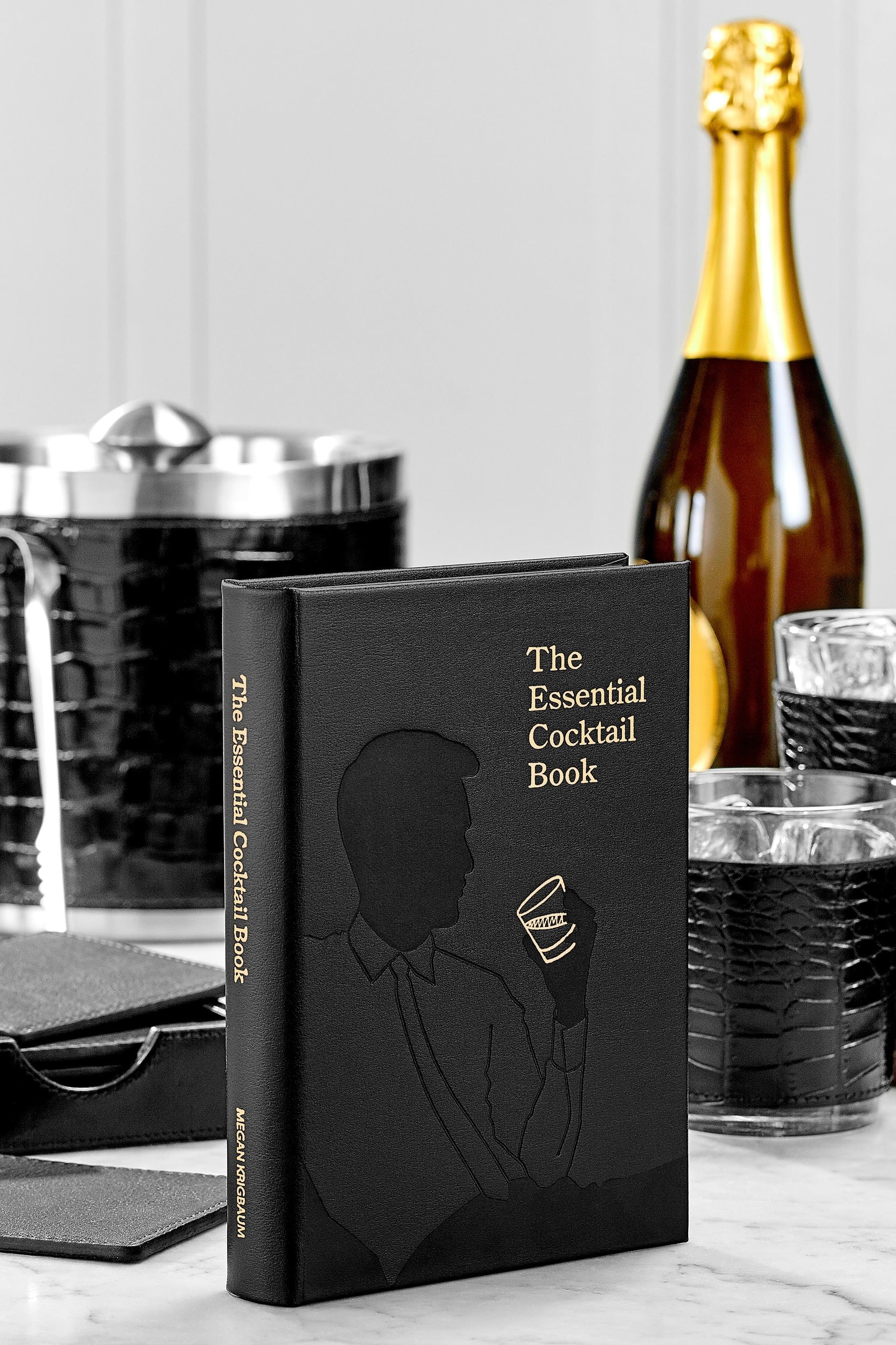 ESSENTIAL COCKTAIL BOOK
novaman