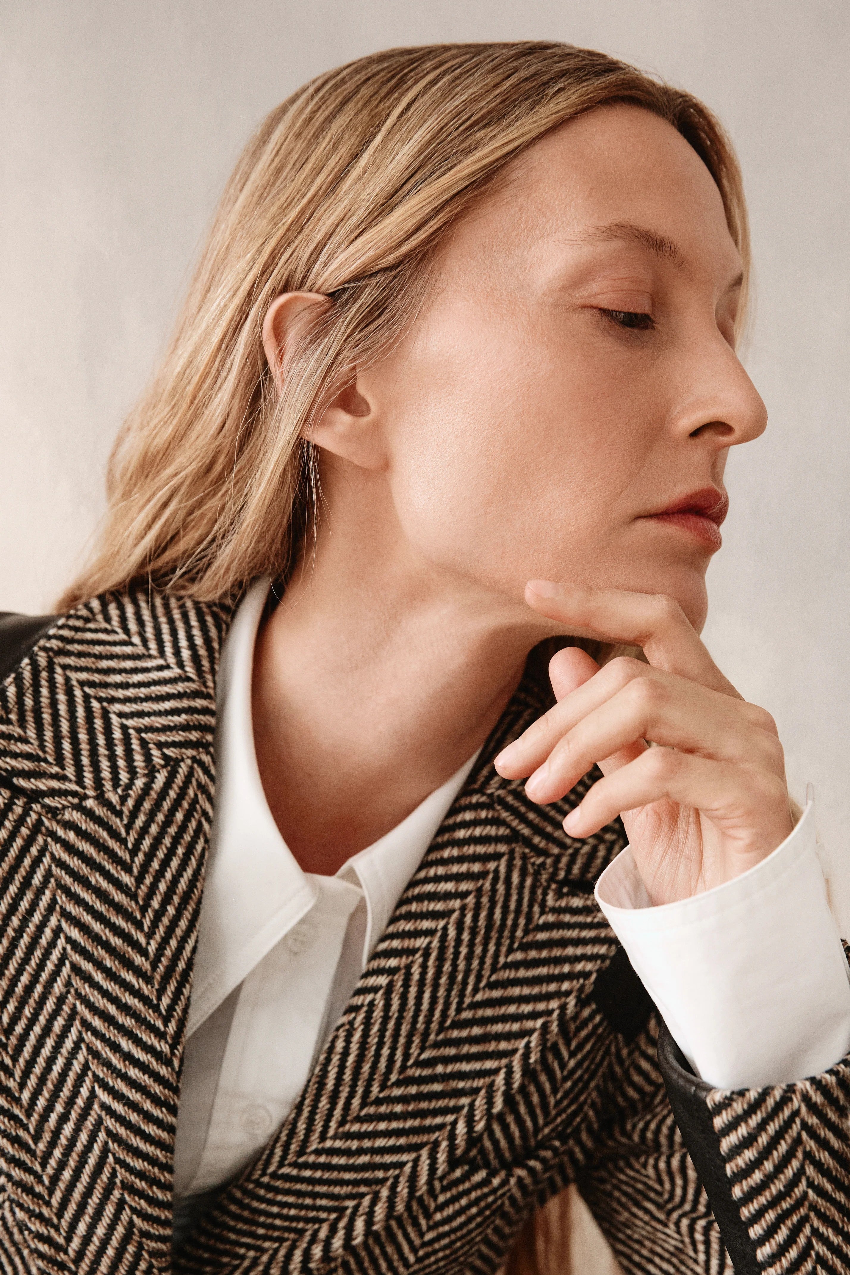 SADDLE PATCH EQUESTRIAN BLAZER in tobacco color with herringbone pattern-sassanova