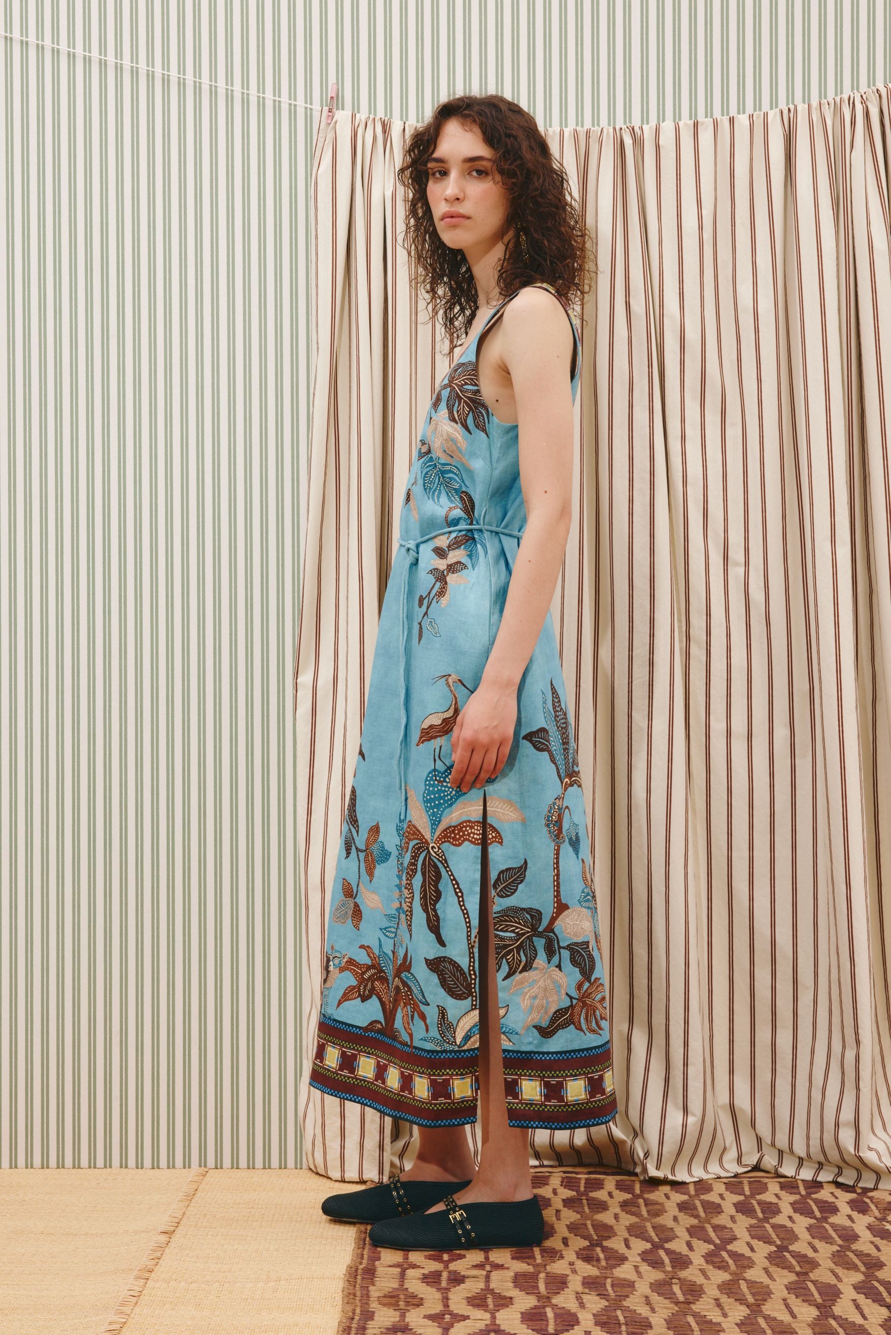 GEORGIE SLEEVELESS MIDI DRESS - Dresses - Sassanova