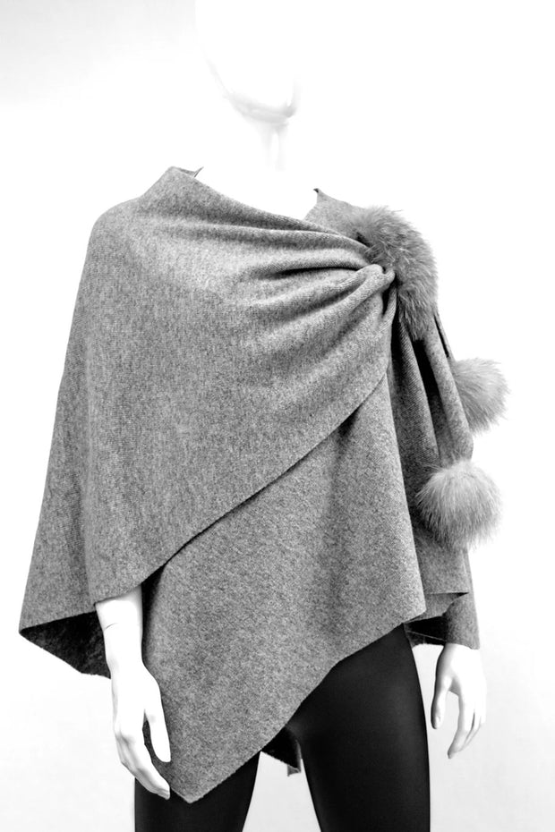 KNITTED WRAP WITH LOOP & FOX POMS