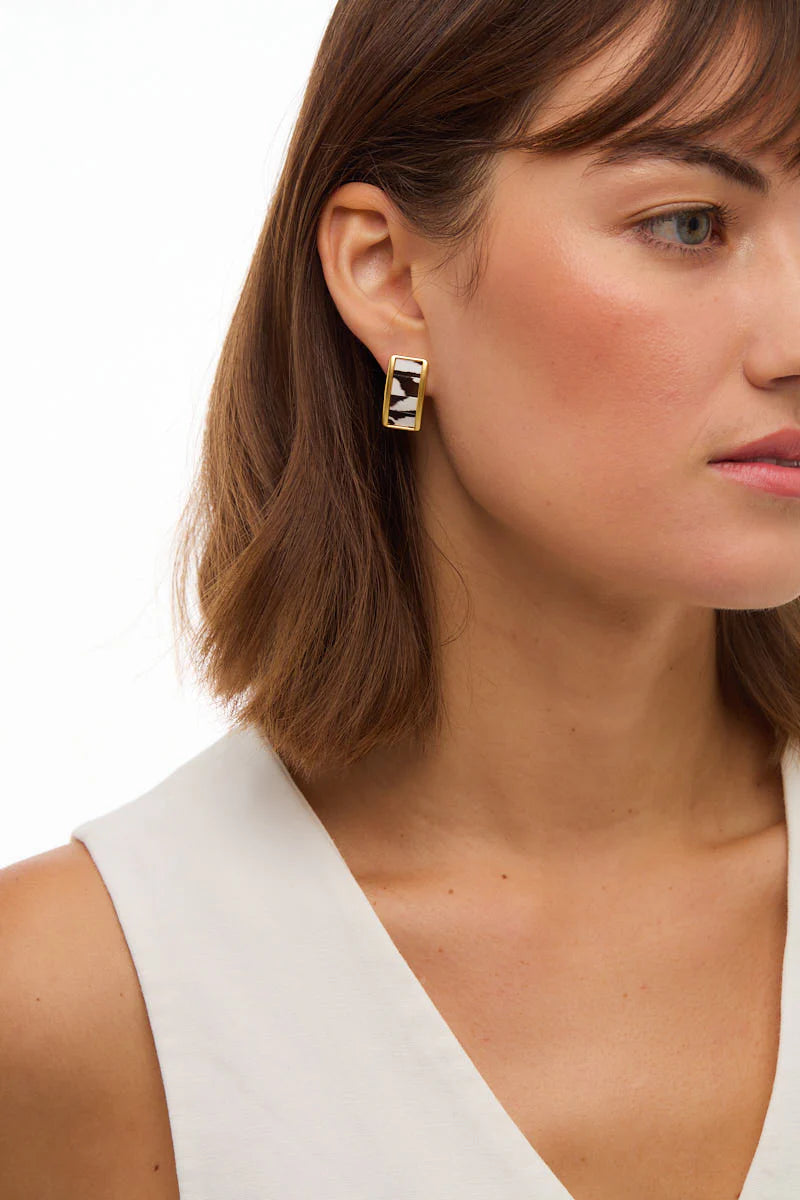 SUGAR LOAF RECTANGLE STUD EARRING GOLD
sassanova