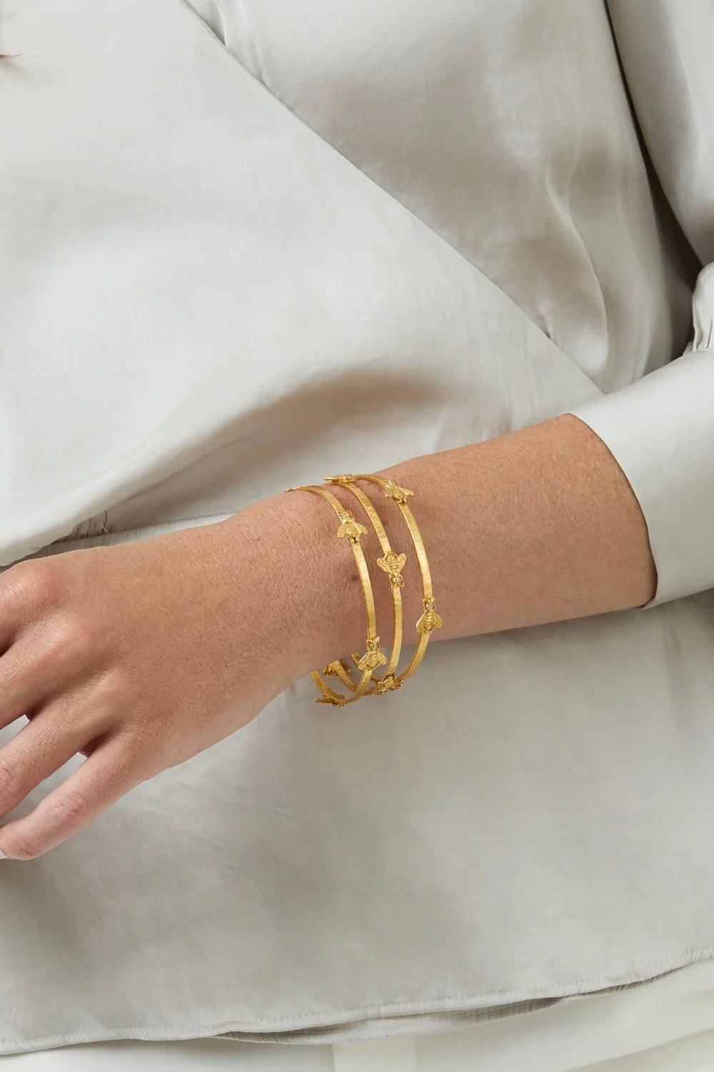 BEE BANGLE-Sassanova
