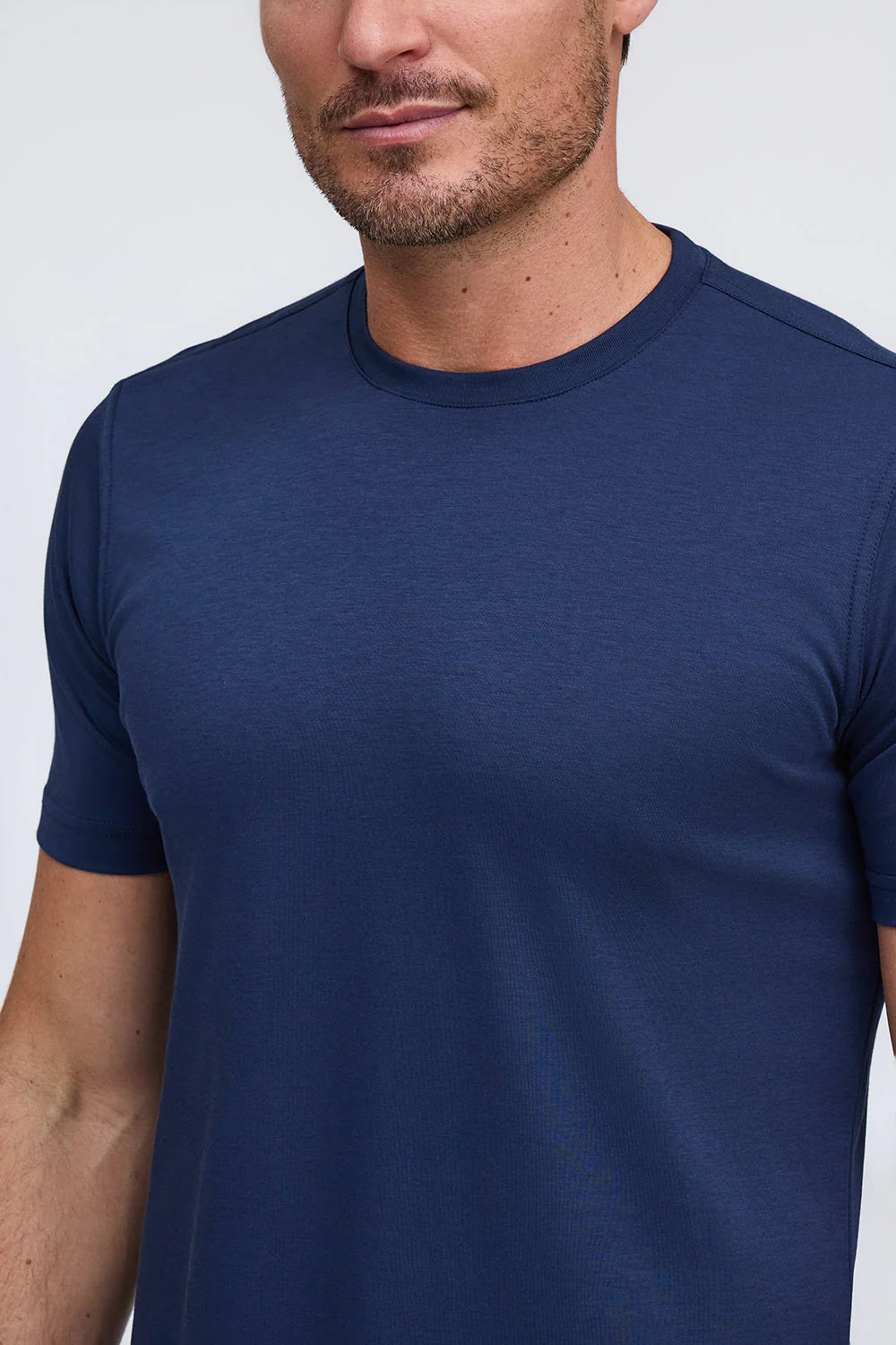 MUST HAVE CREW TEE - T-shirts - 
Novaman
