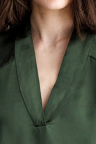 GO STREAMLINED POPOVER - Blouses - Sassanova