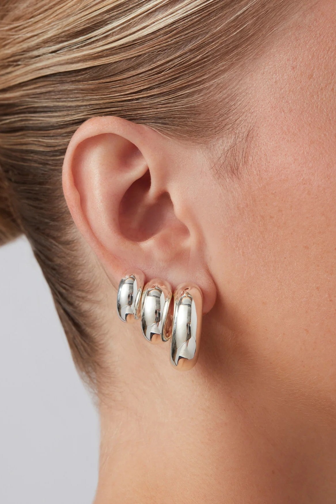 TOME HOOPS - Earrings - Sassanova