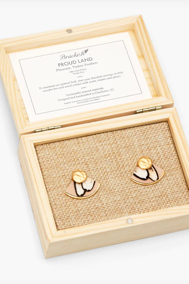 PROUD LAND FAN EARRING
sasanova