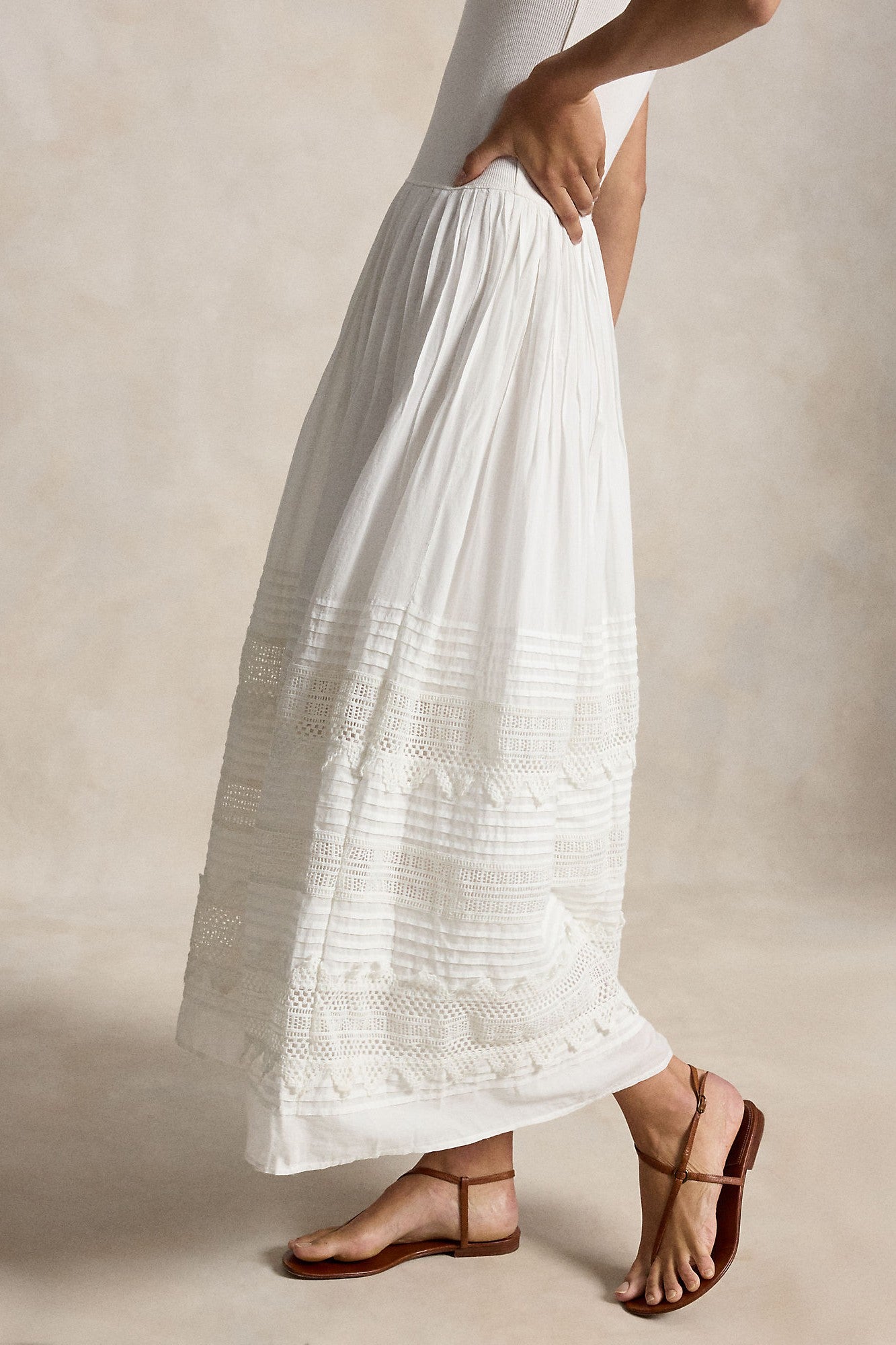 SLEEVELESS MILES DRESS - Dresses - Sassanova