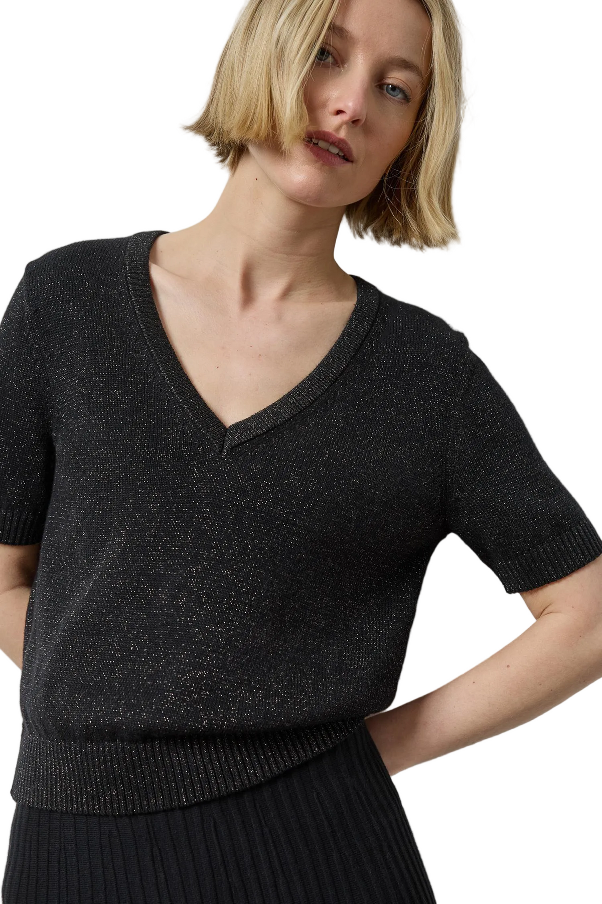 SHORT SLEEVE V-NECK SPARKLE SWEATER Sassanova